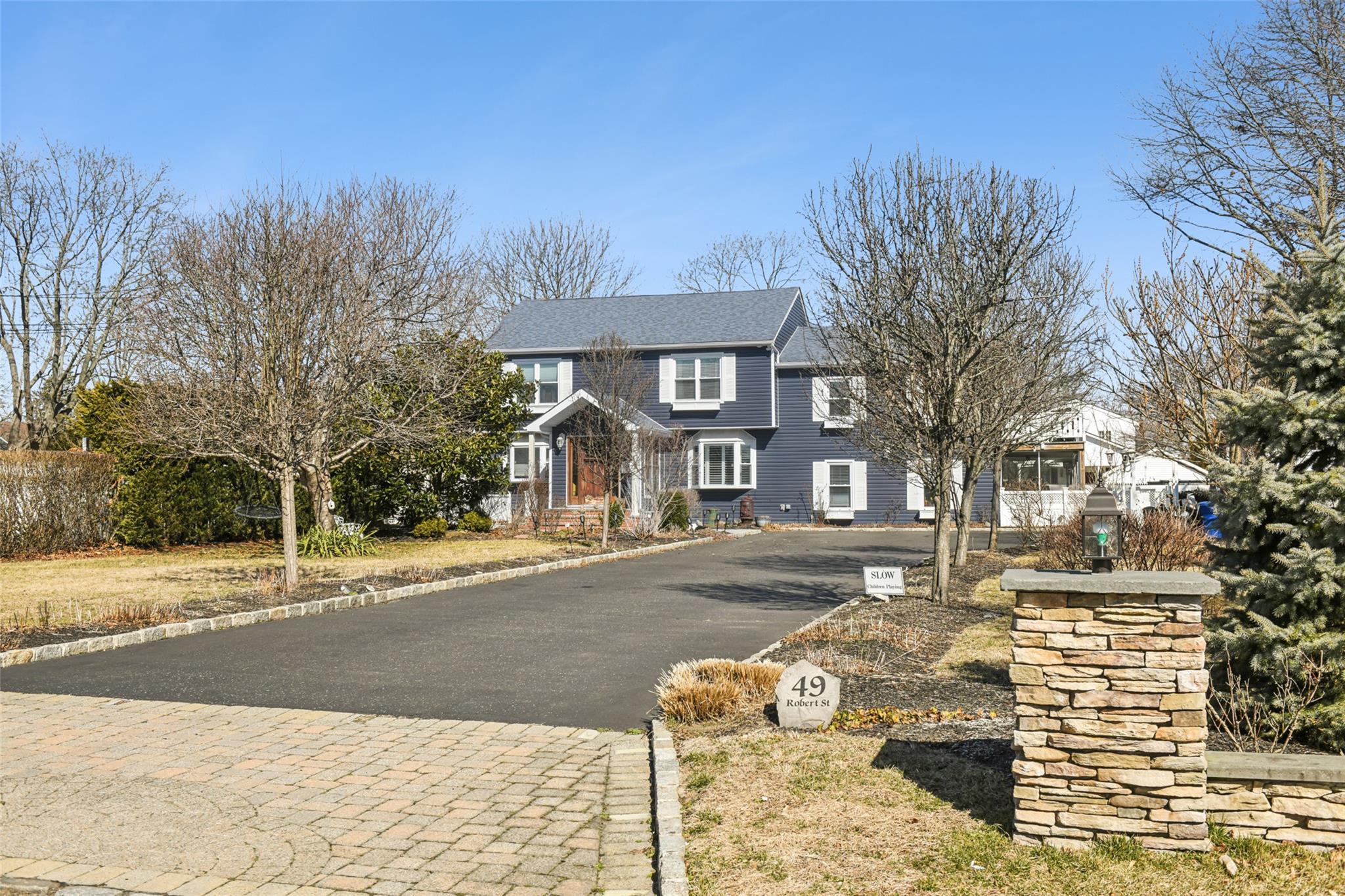 Robert St, Patchogue, NY 11772