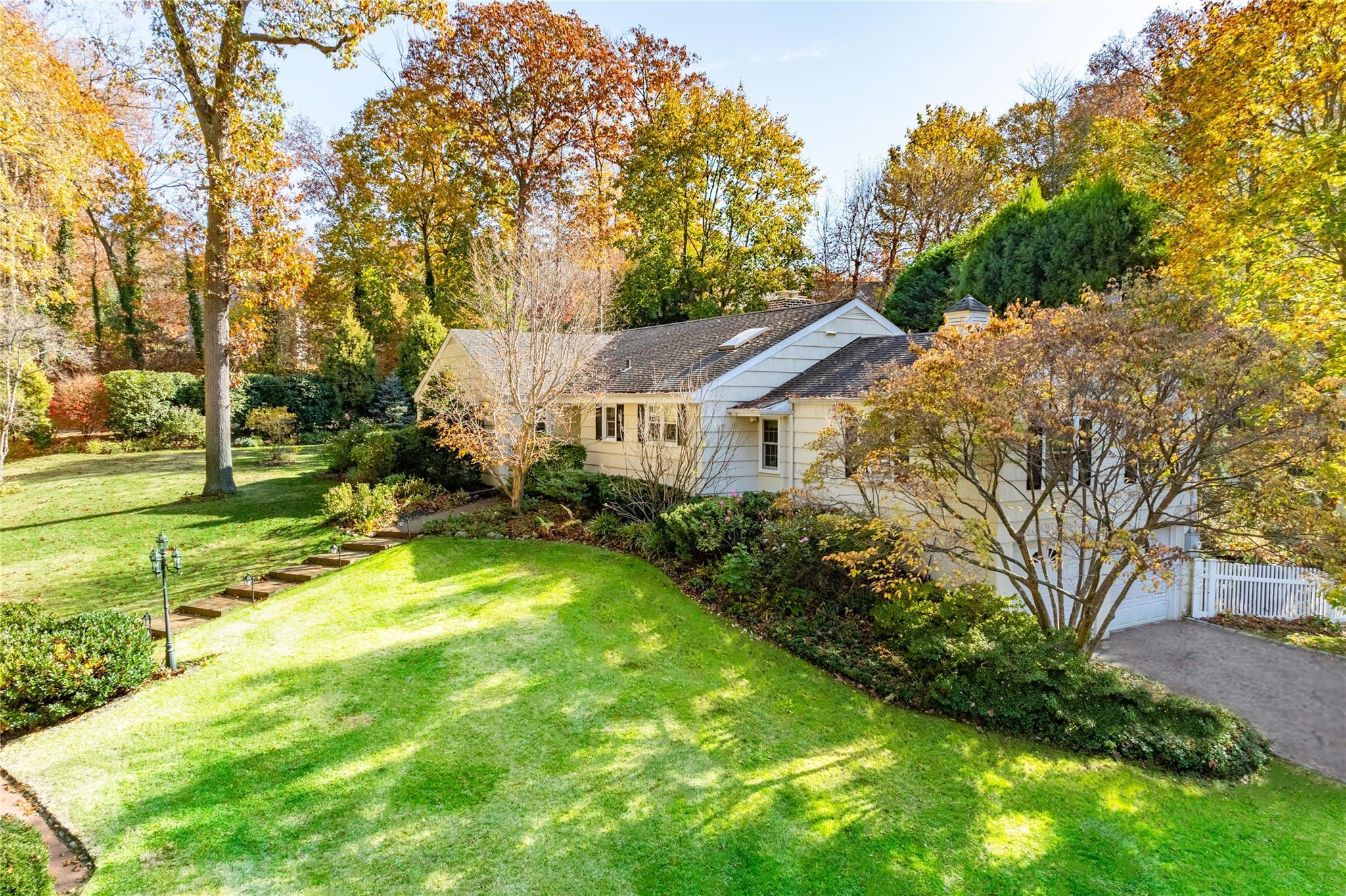 Preston St, Huntington, NY 11743
