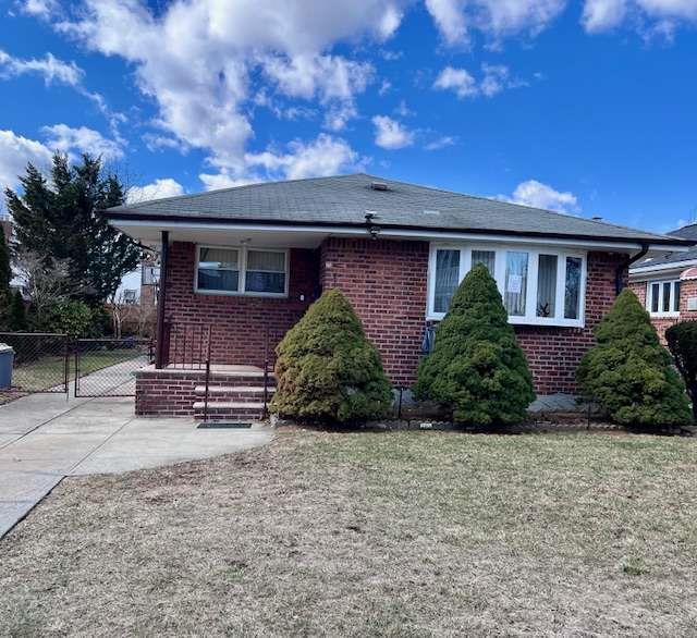 252nd St, Bellerose, NY 11426
