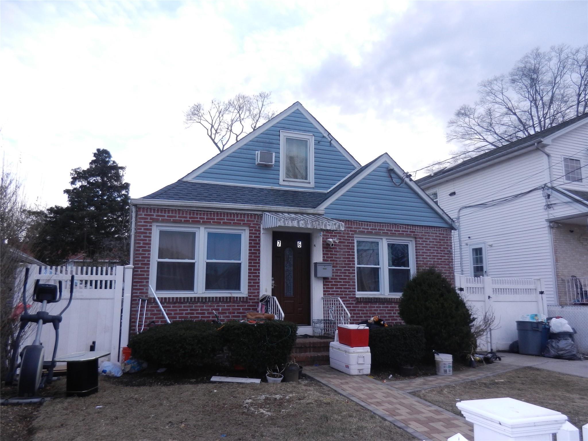E Marshall St, Hempstead, NY 11550