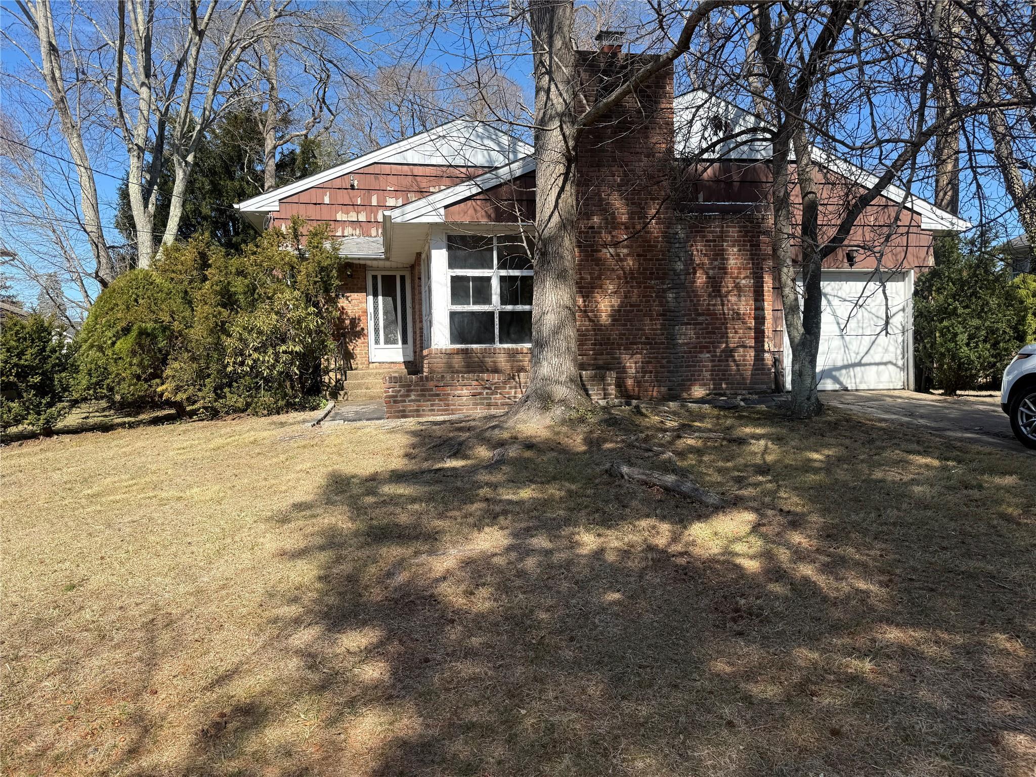 Millford Dr, Locust Valley, NY 11560