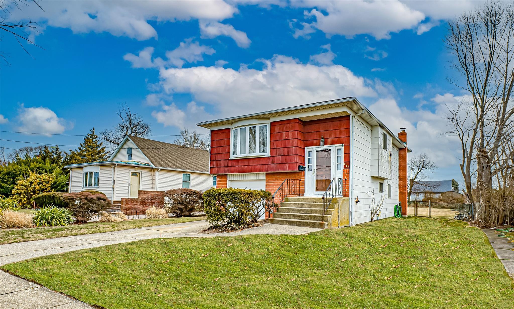 Jervis Ave, Copiague, NY 11726