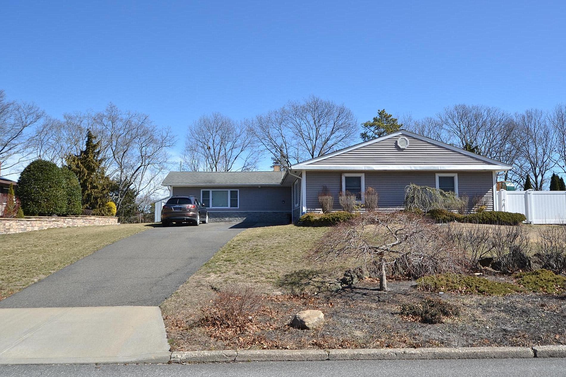 Whinstone St, Coram, NY 11727
