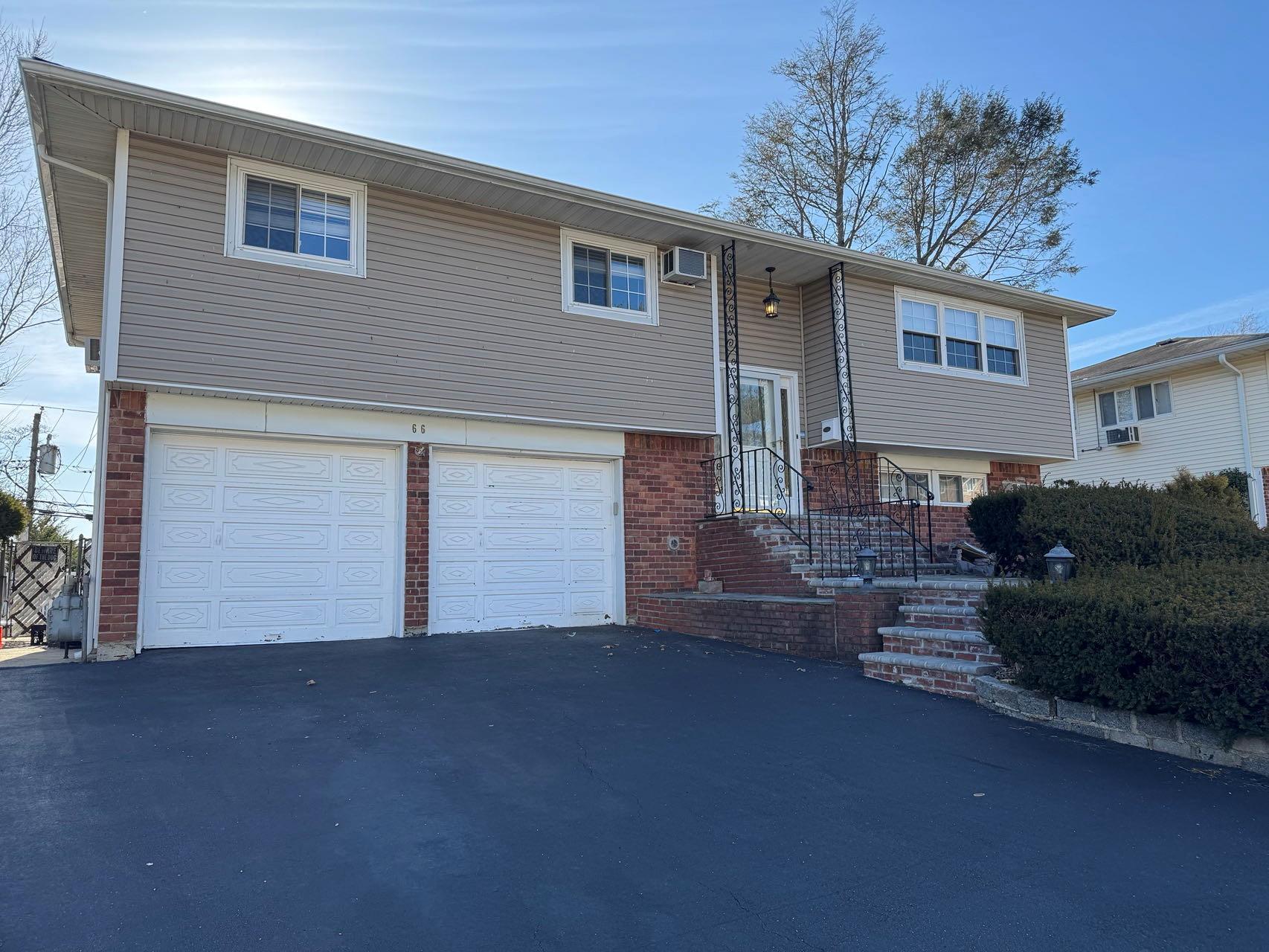 Beaumont Dr, Plainview, NY 11803
