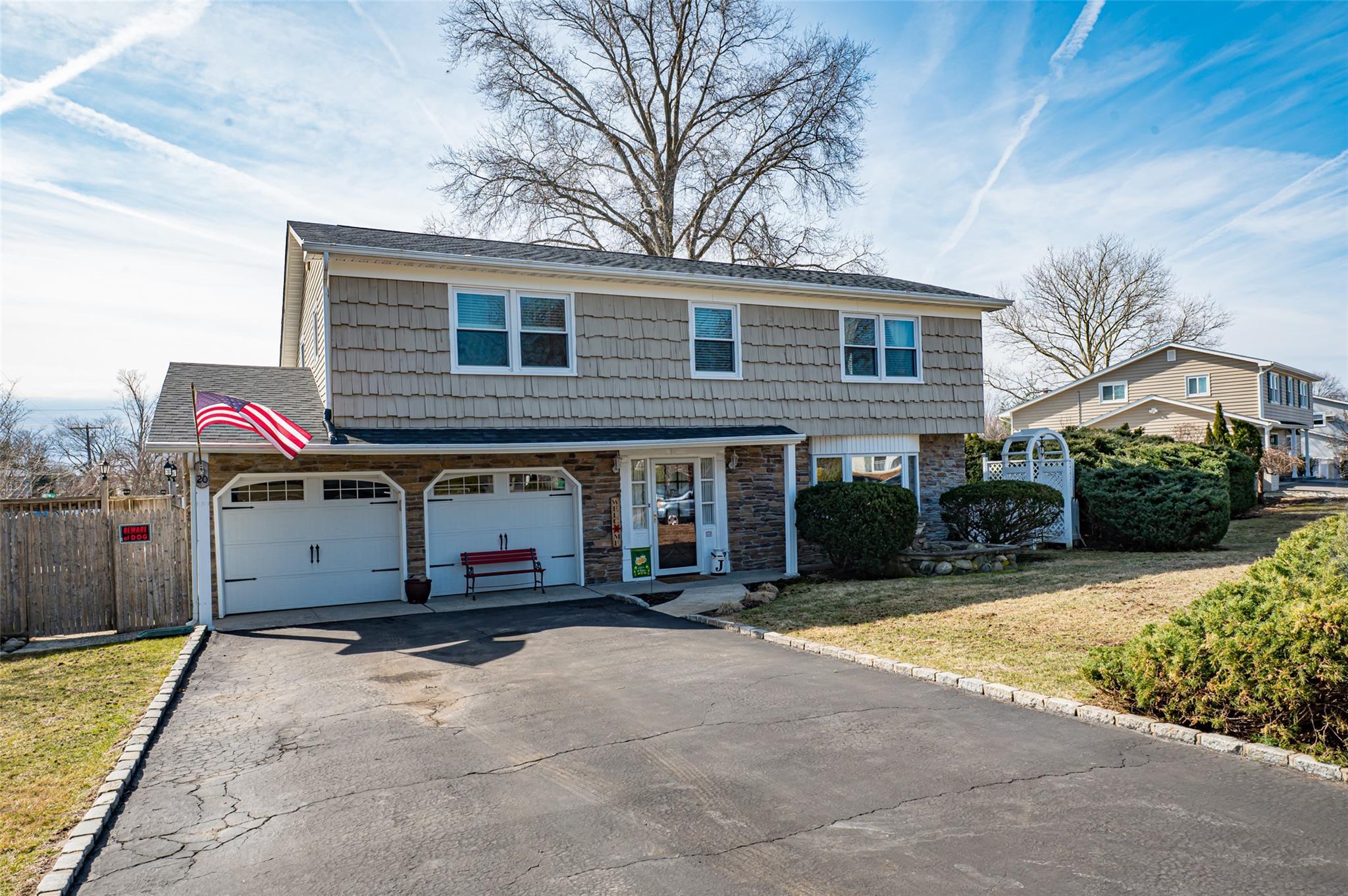 Griggs Dr, Greenlawn, NY 11740