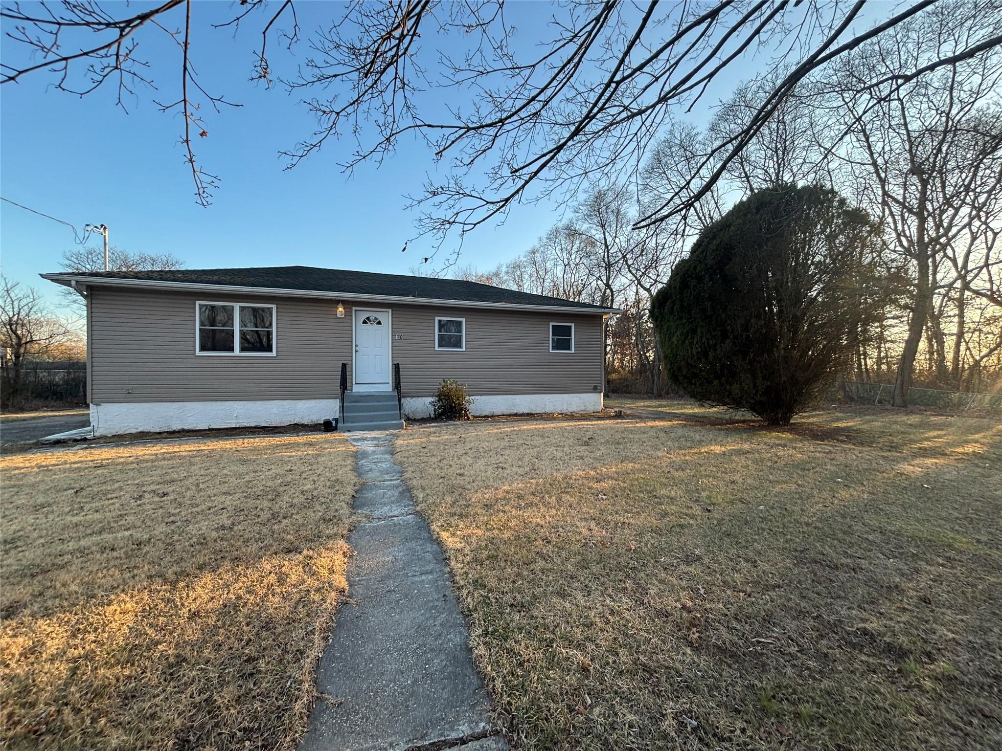 S 3rd St, Bay Shore, NY 11706