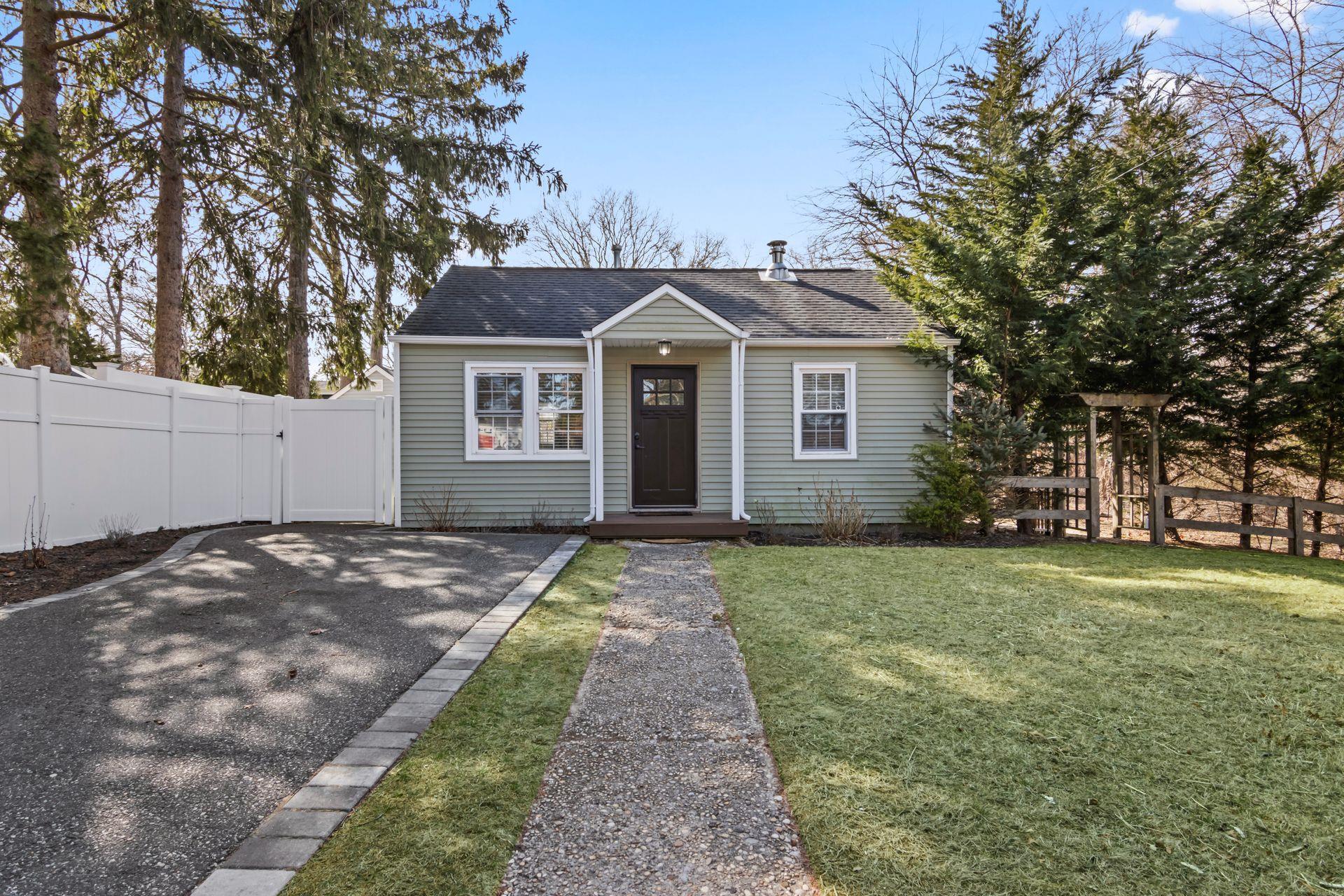 Kathryn St, East Patchogue, NY 11772