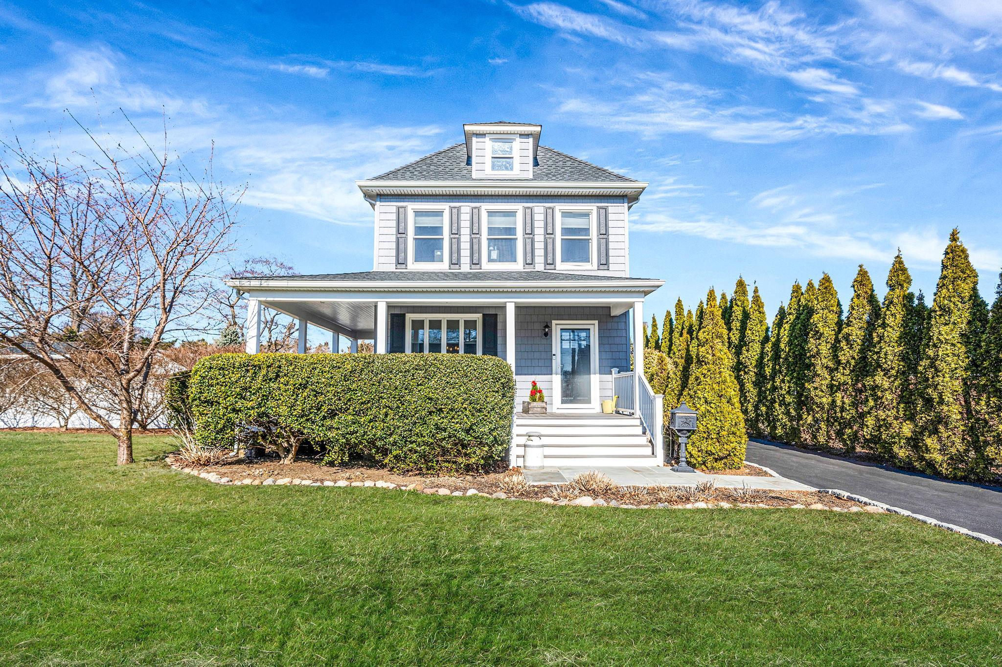 Central St, Greenlawn, NY 11740