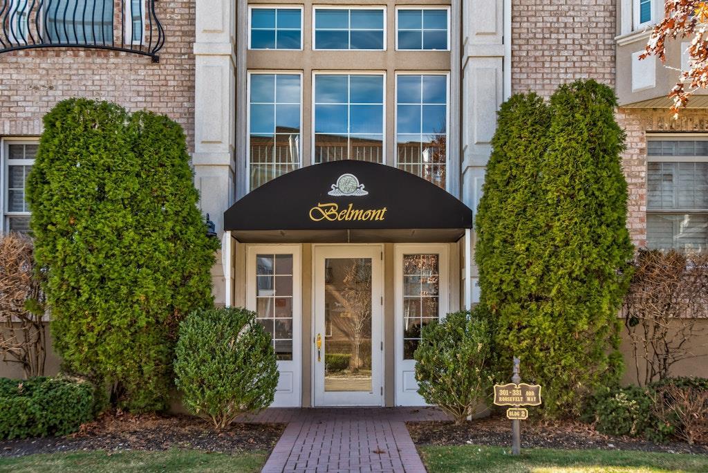 Roosevelt Way, Westbury, NY 11590