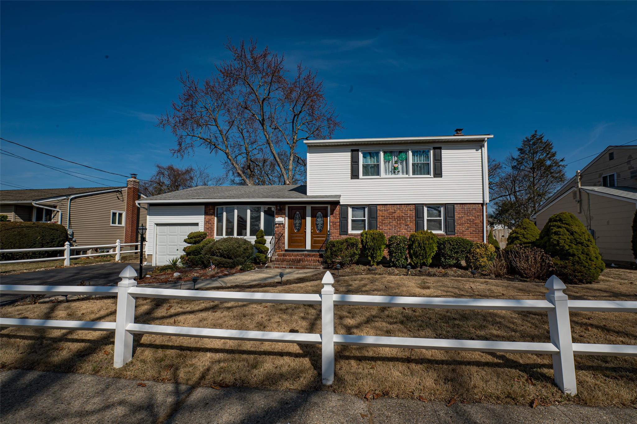 Cherry Dr W, Plainview, NY 11803