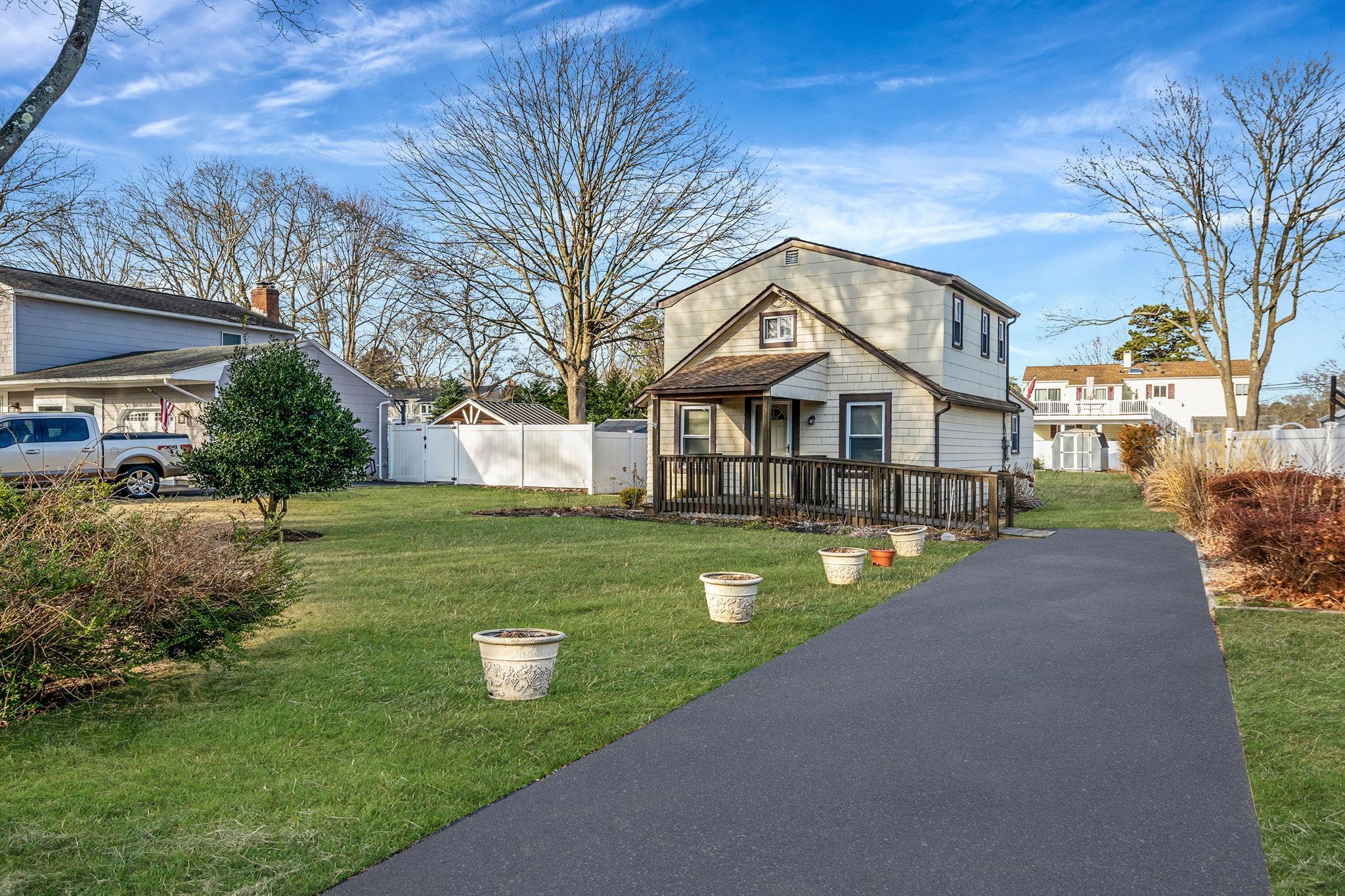 Durham Rd, Sayville, NY 11782