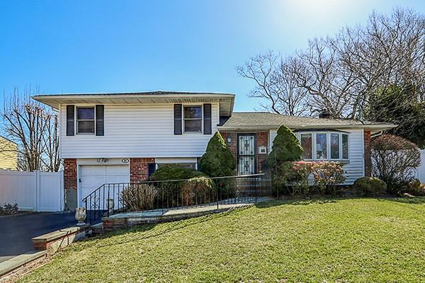 Hill Dr, Oyster Bay, NY 11771
