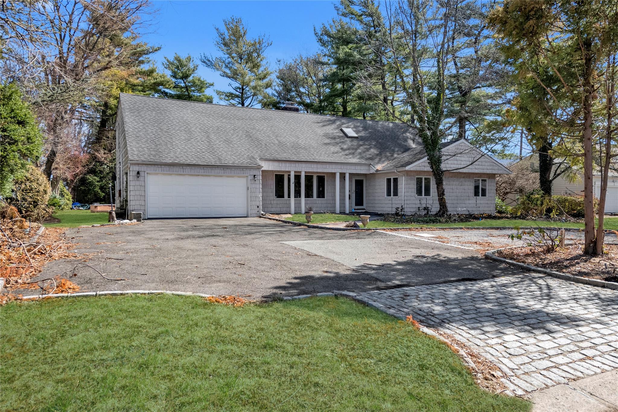 Crabapple Rd, Manhasset, NY 11030