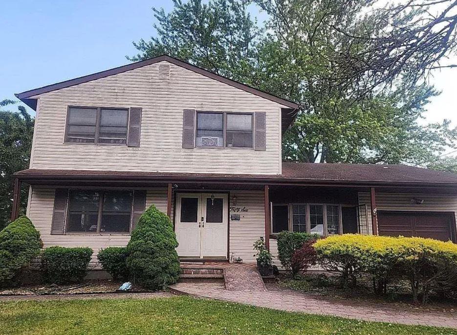 Noble St, Blue Point, NY 11715