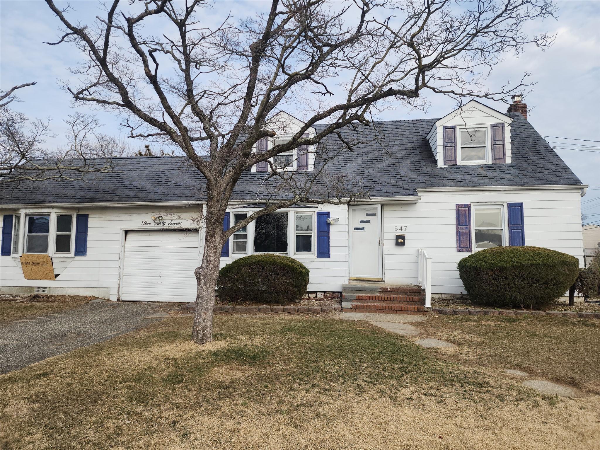17th St, West Babylon, NY 11704