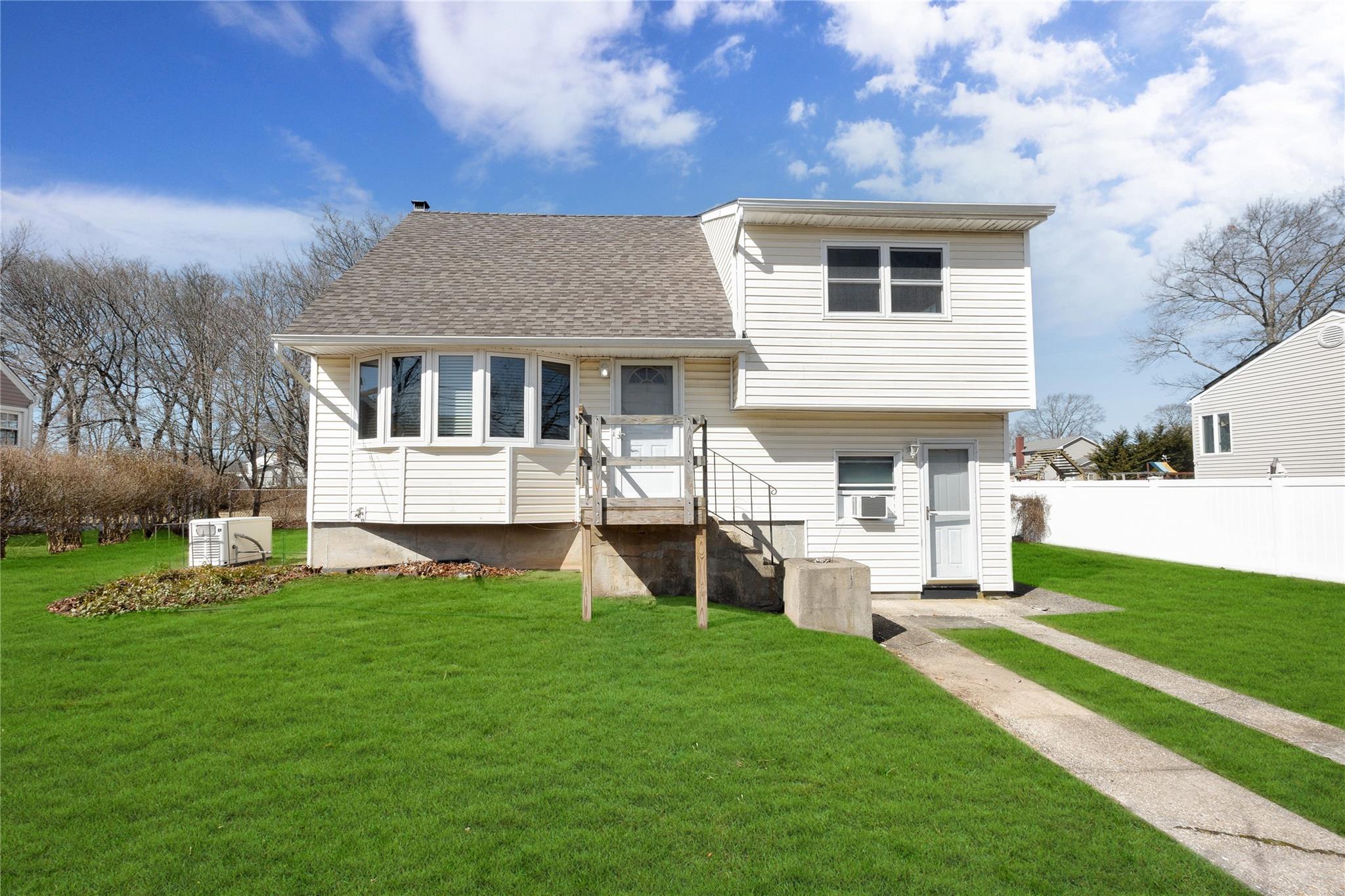 Peter Paul Dr, West Islip, NY 11795