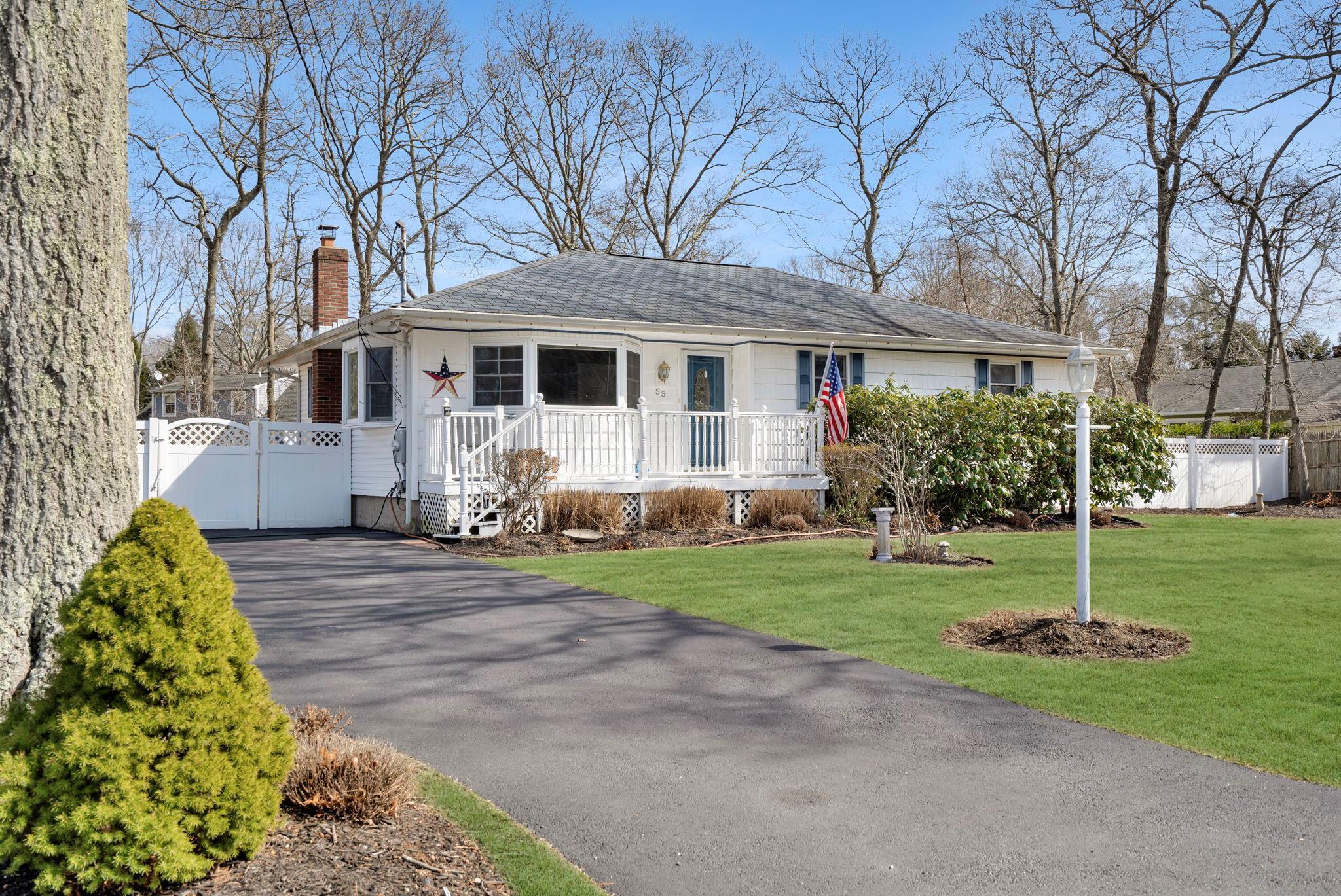 Locust Ave, East Moriches, NY 11940