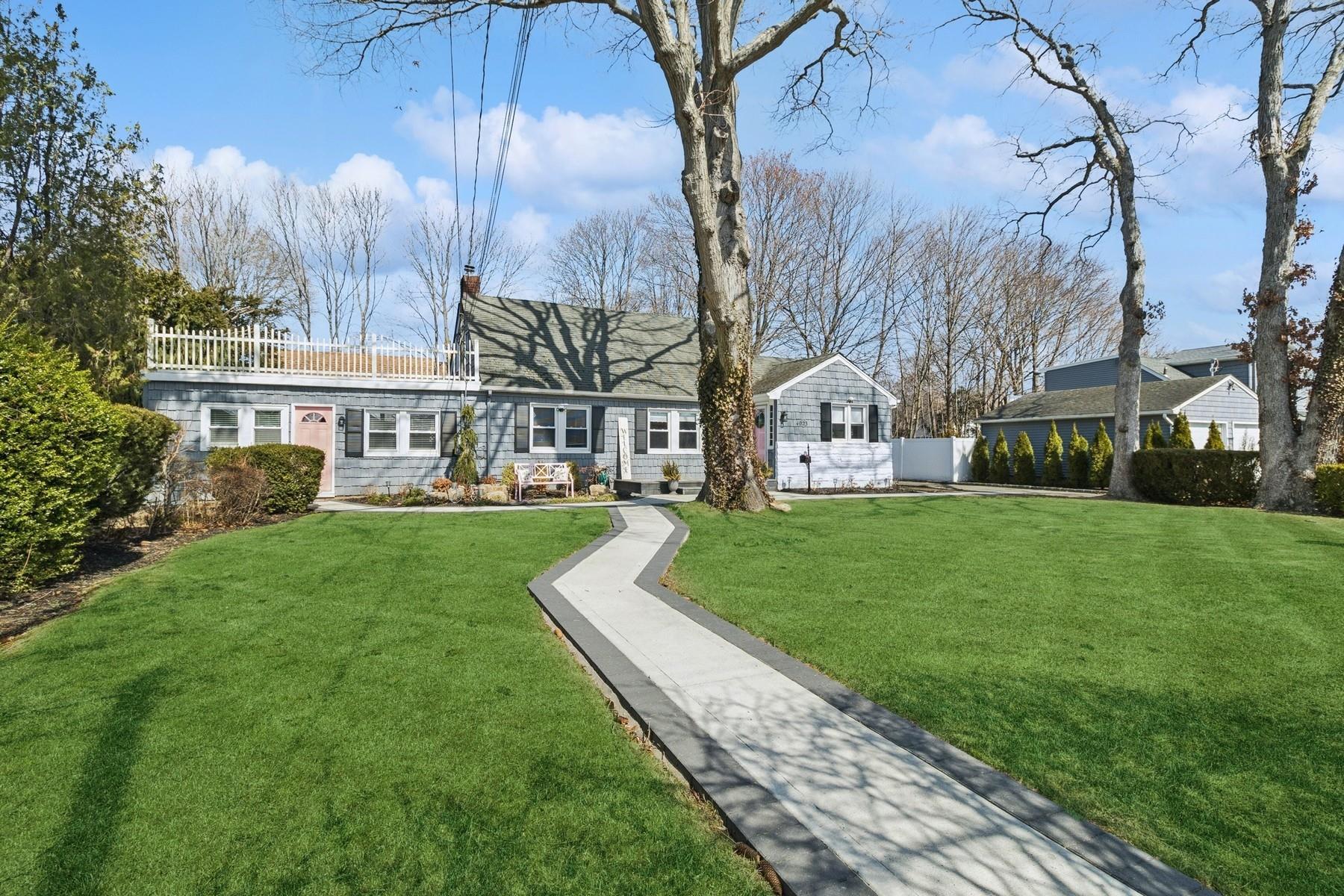 Driscoll Ln, Seaford, NY 11783