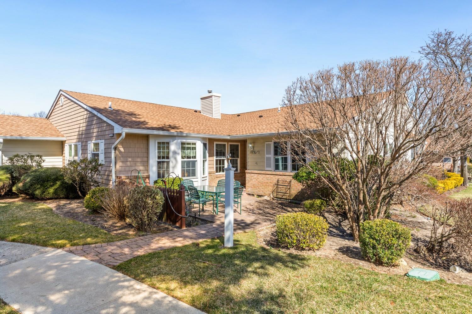 Theodore Dr, Coram, NY 11727