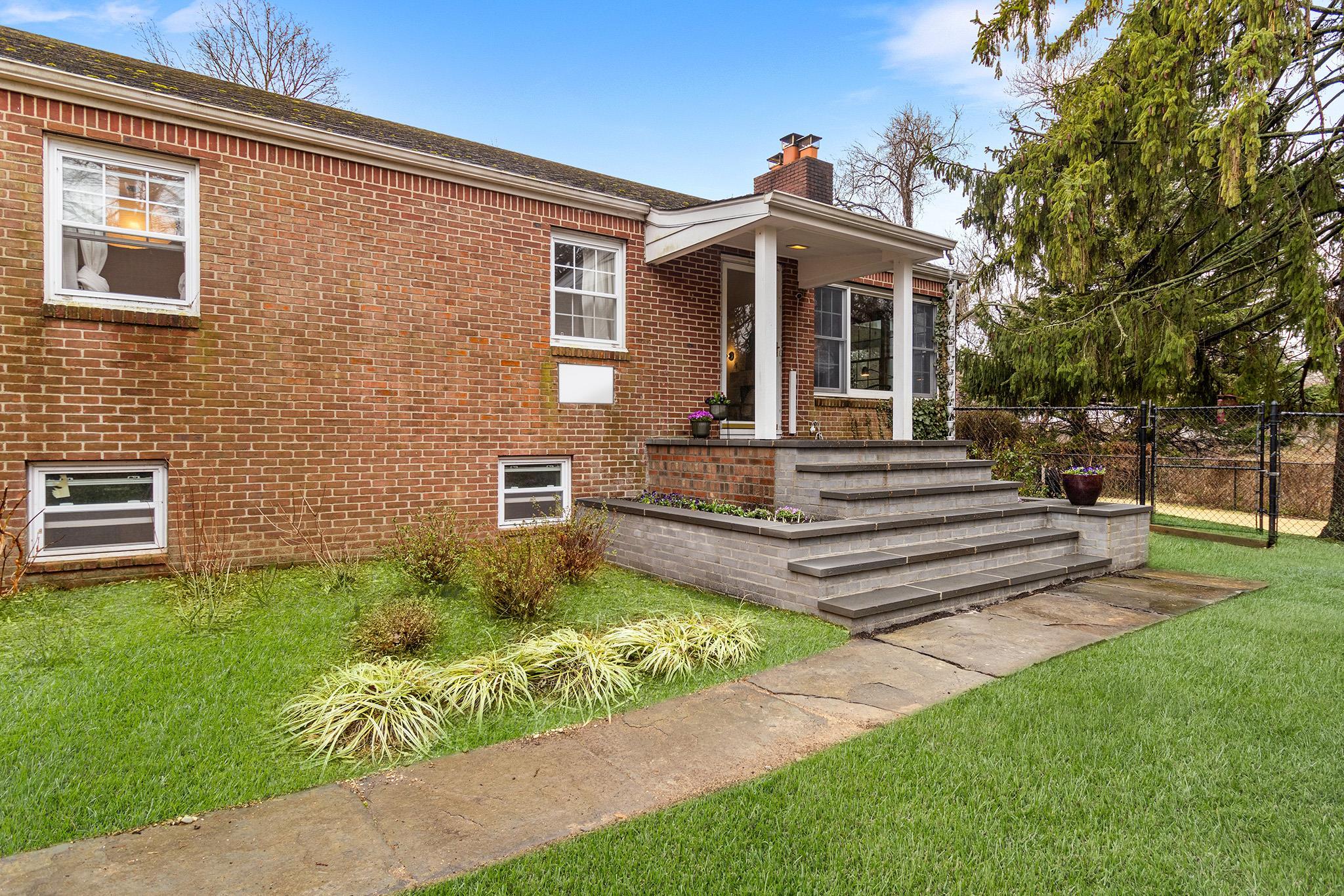 Union Ave, Amityville, NY 11701