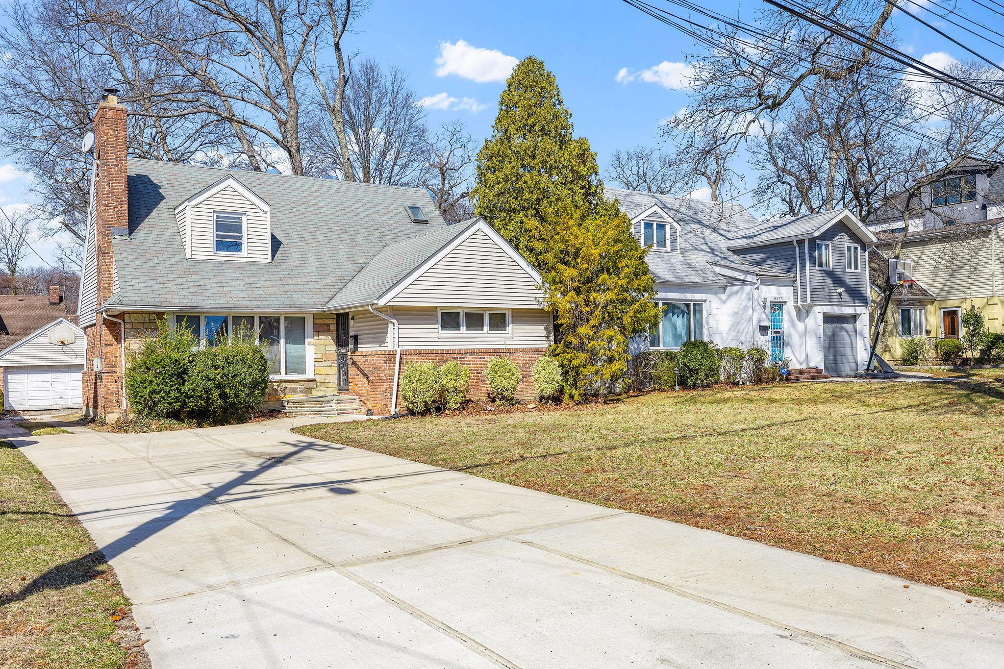 Mclaughlin Ave, Hollis, NY 11423