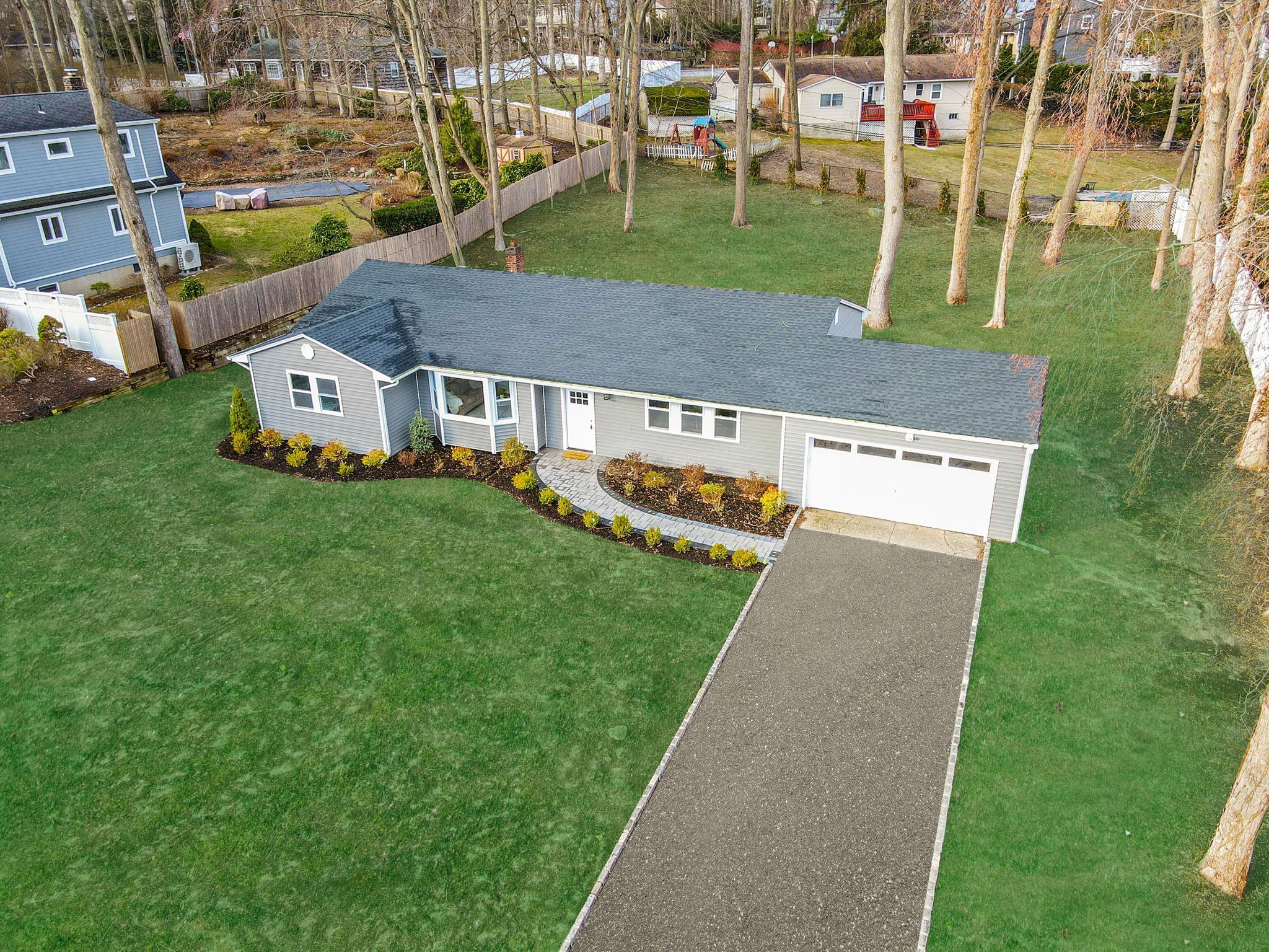 Oak St, Smithtown, NY 11787