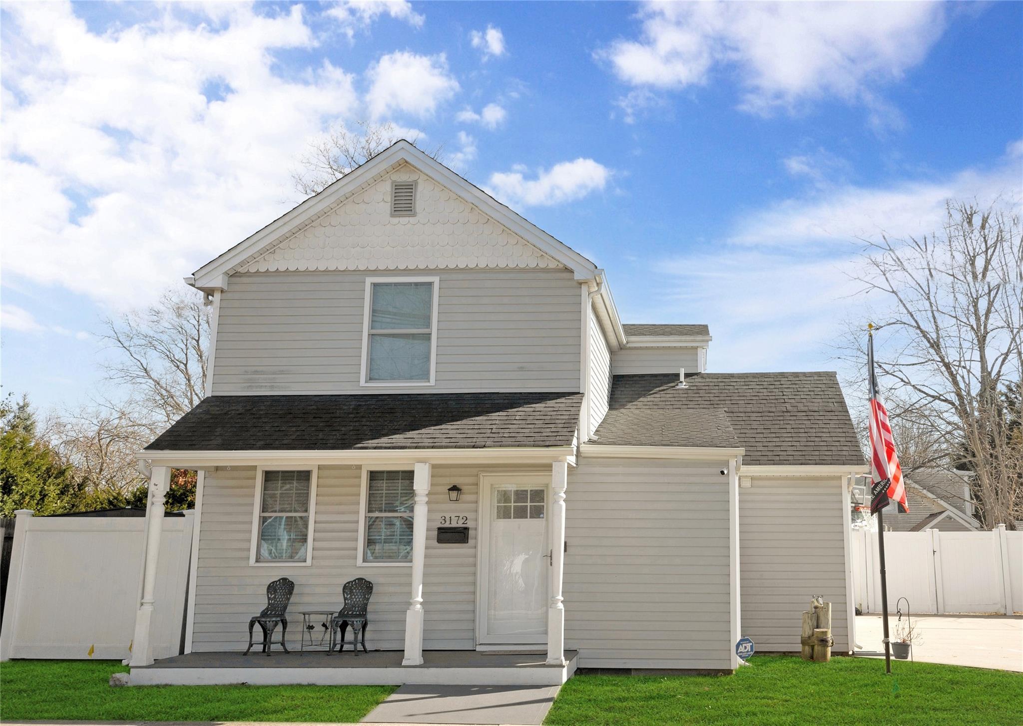 Union Blvd, East Islip, NY 11730