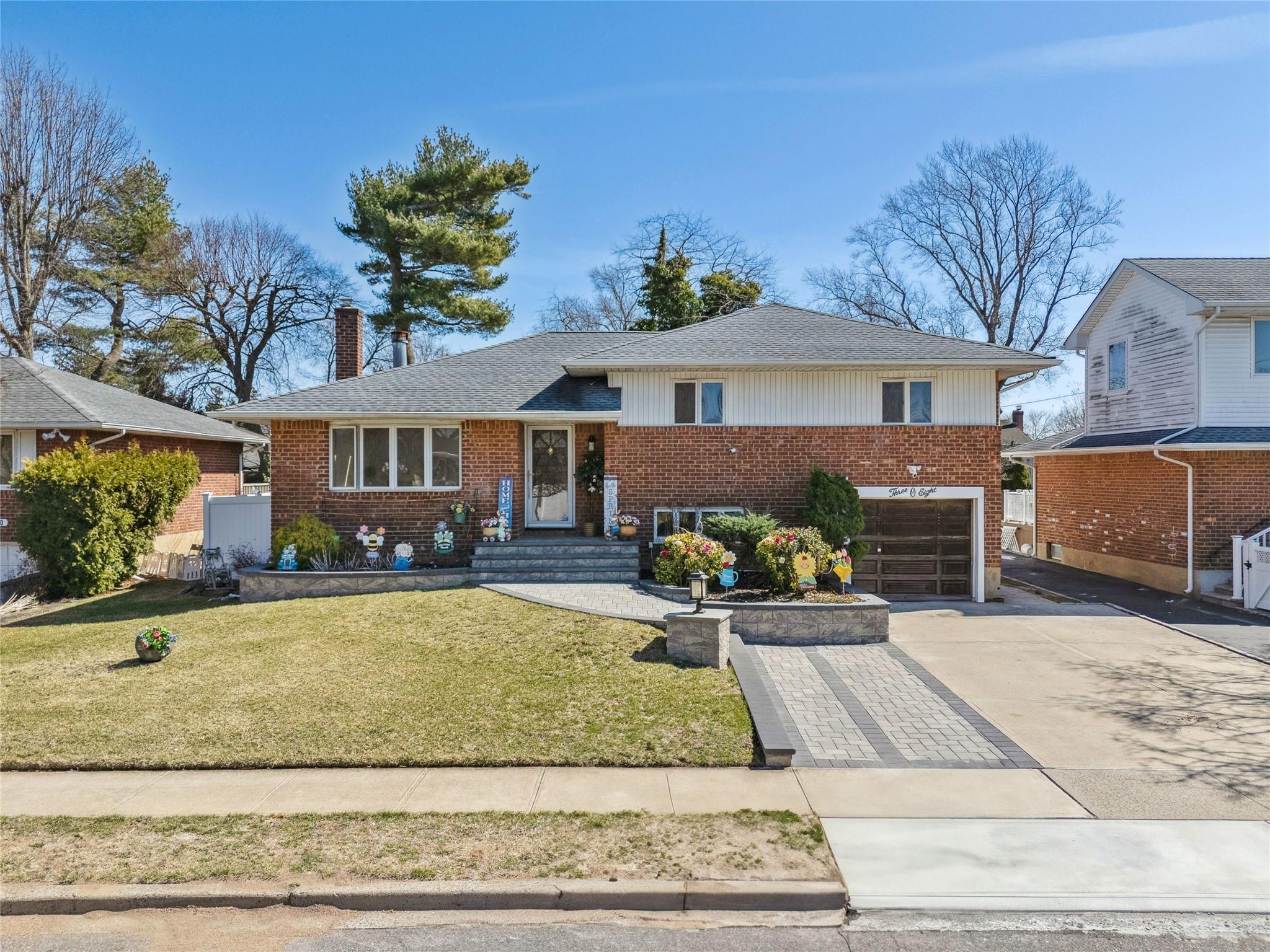Nimitz St, Jericho, NY 11753