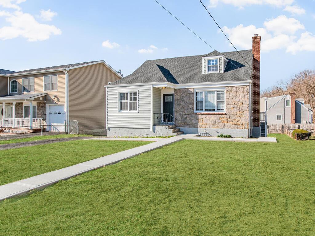 Storey Ln, Yonkers, NY 10710