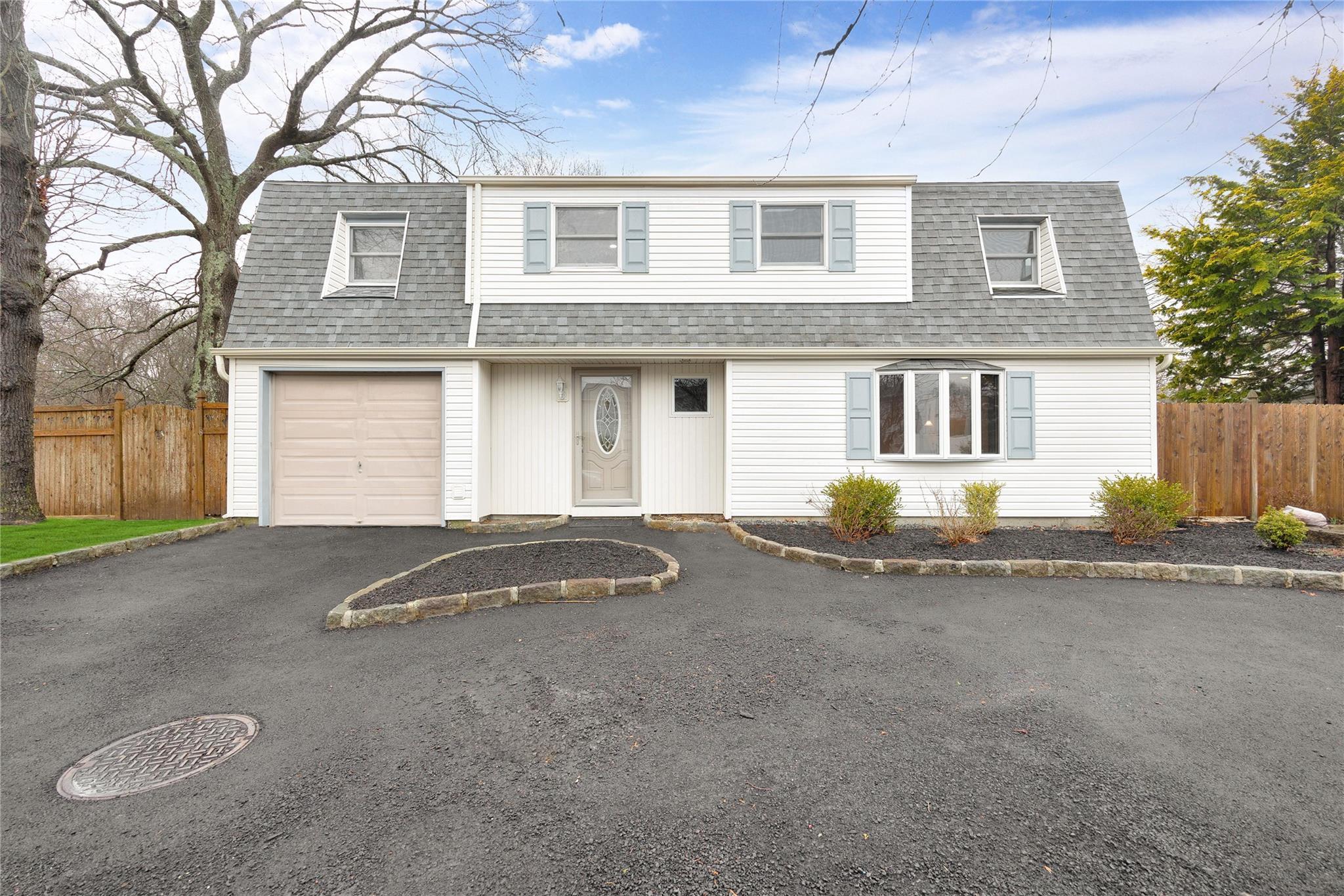 King Ave, Selden, NY 11784