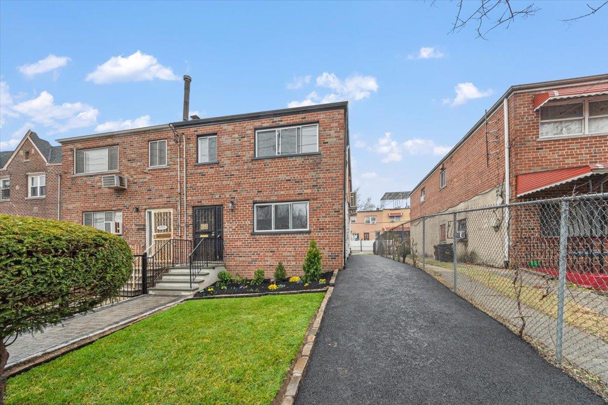 E 233rd St, Bronx, NY 10466