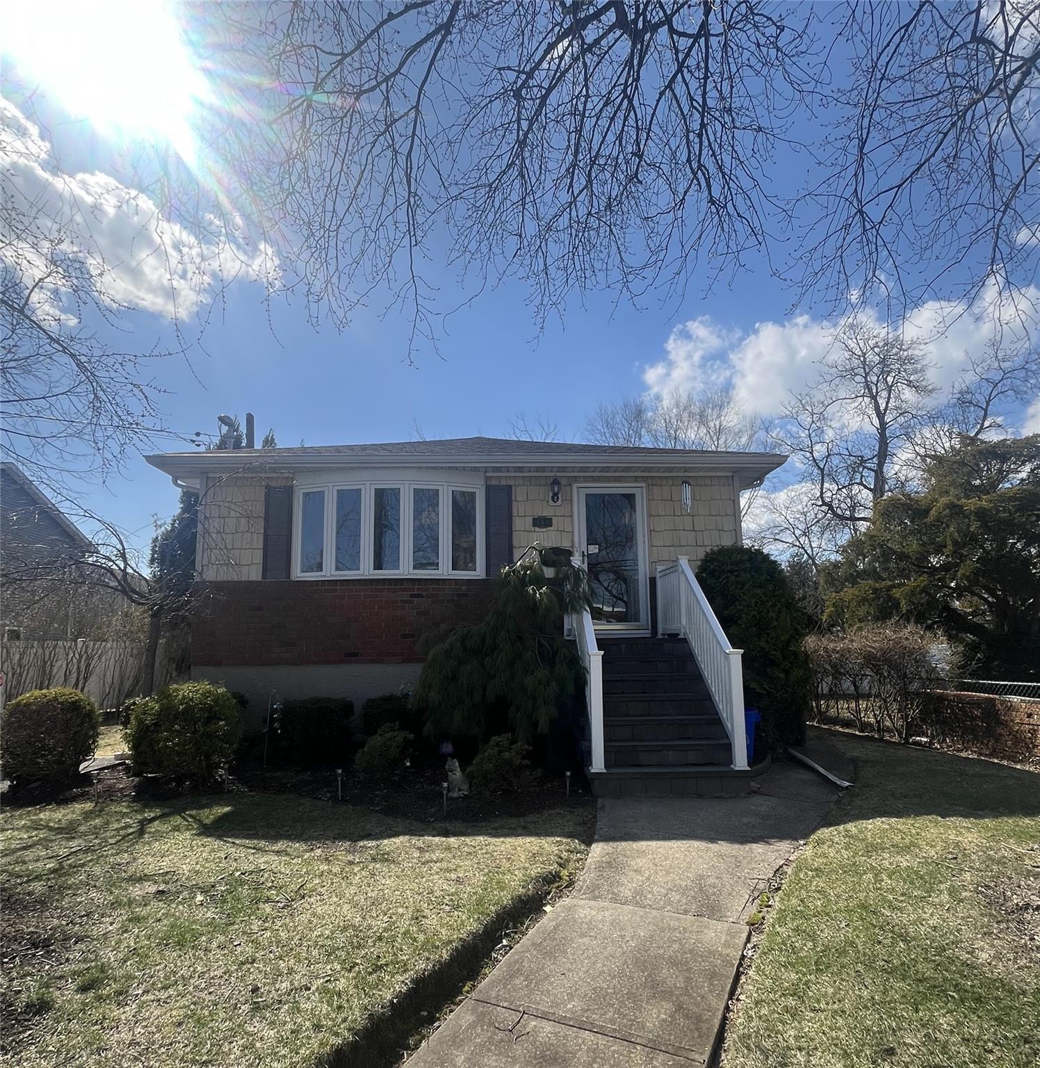 Ralph Ave, Babylon, NY 11702