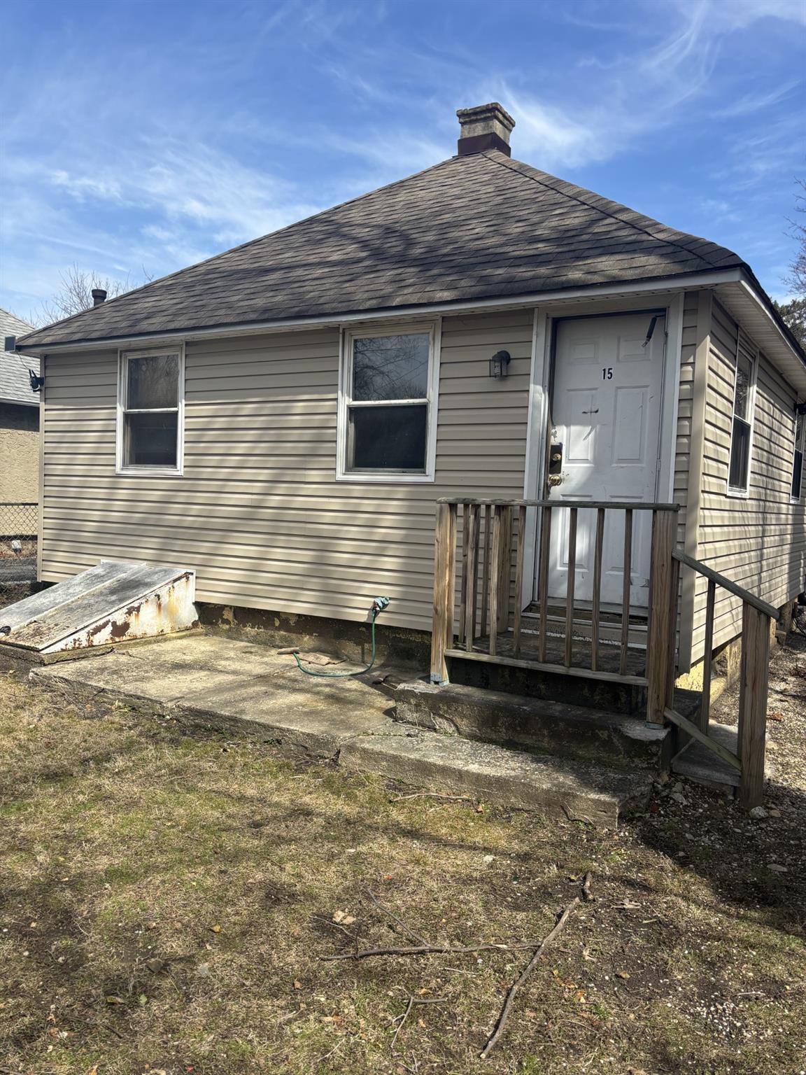 Helen Ln, Great Neck, NY 11024