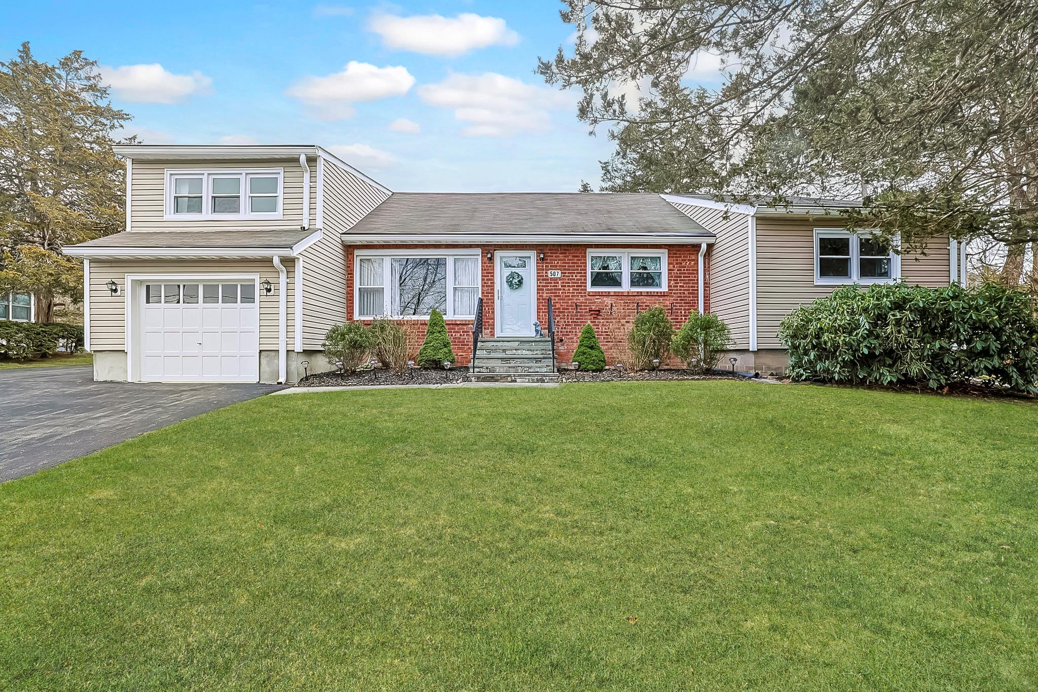 Mountain View Ave, Hurley, NY 12443