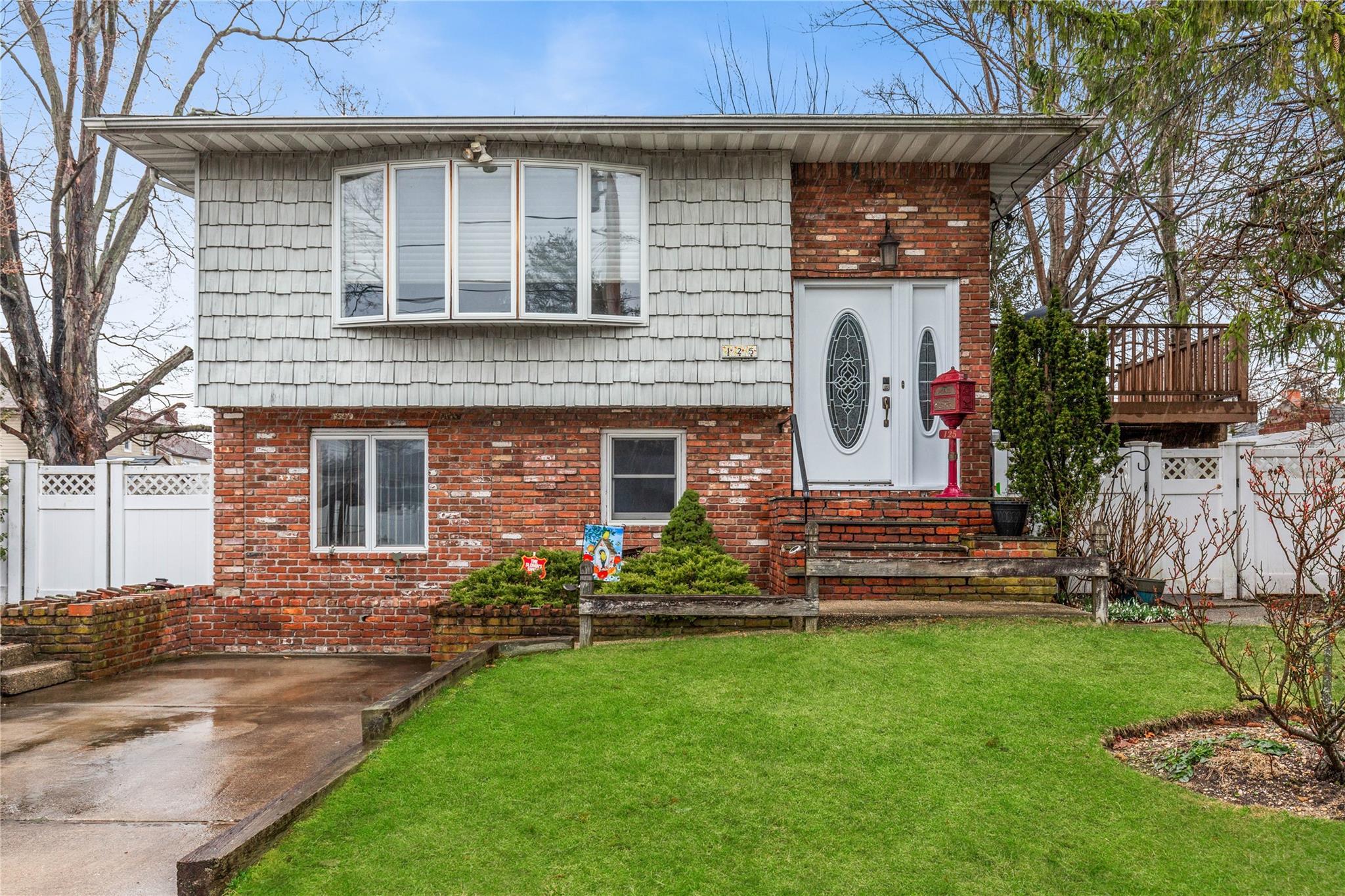 W 8th St, Deer Park, NY 11729