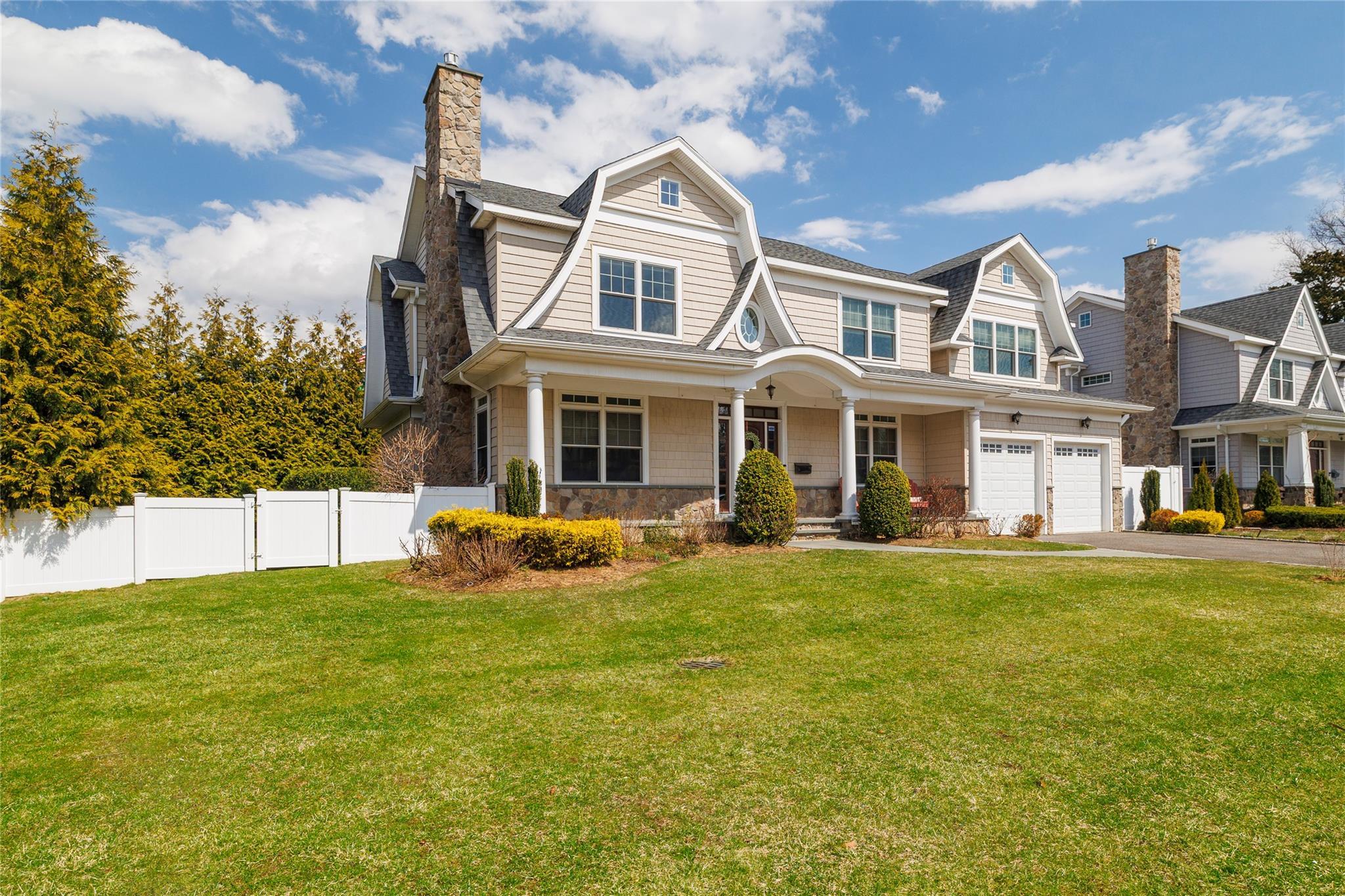 Pl, Rockville Centre, NY 11570