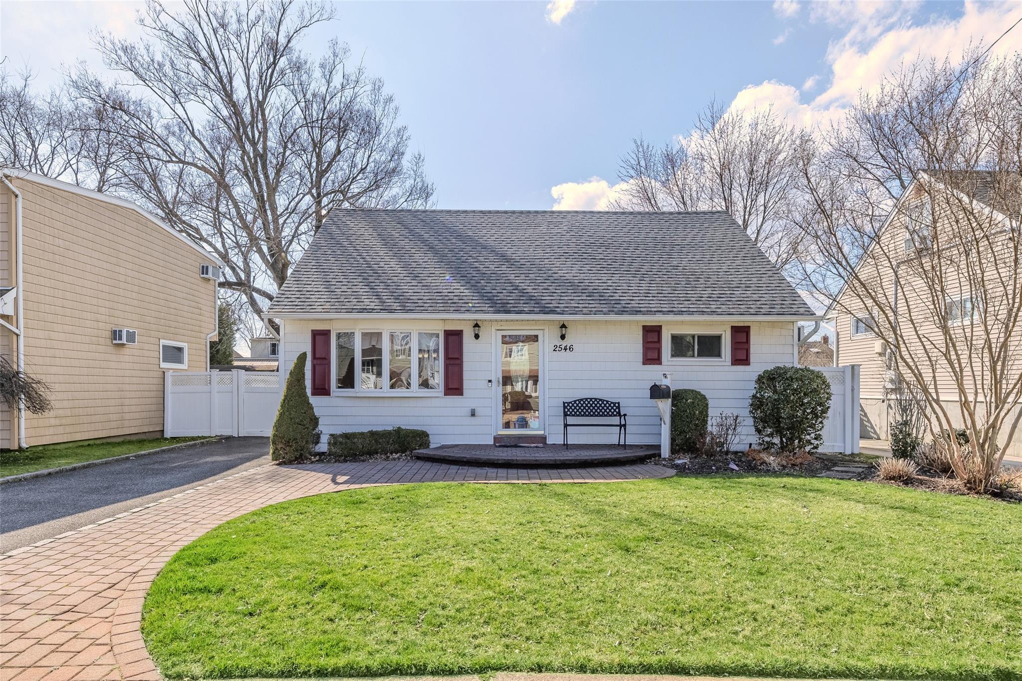 Sycamore Ave, Wantagh, NY 11793