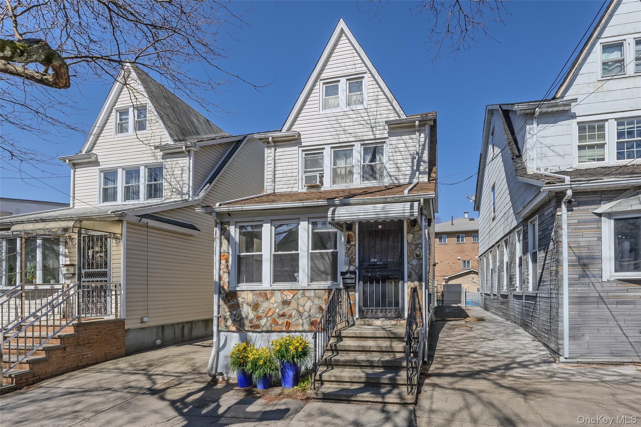 92nd Ave, Queens Village, NY 11428