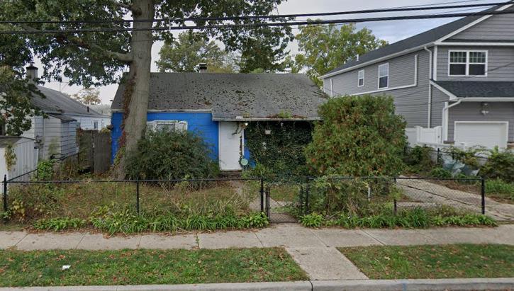Commander Ave, Hempstead, NY 11550