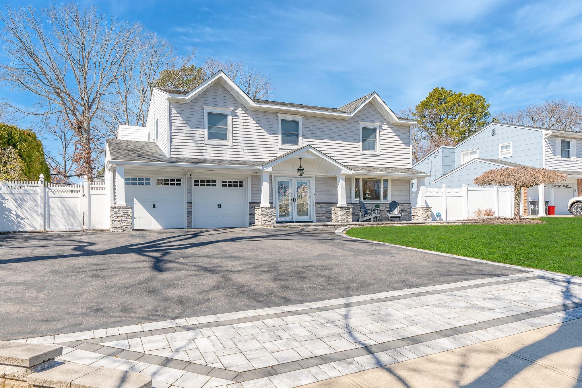 Roy Dr, Nesconset, NY 11767