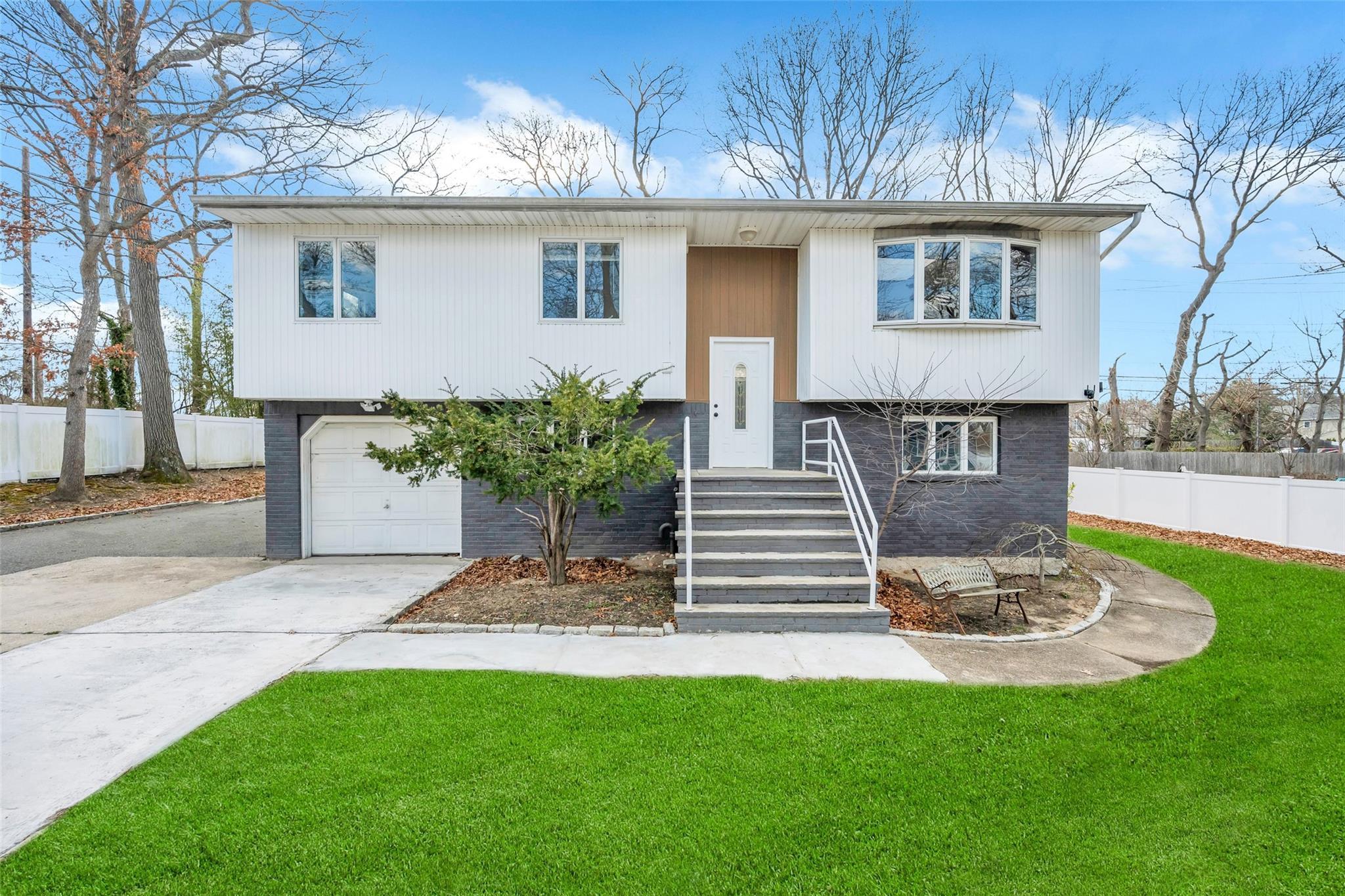 1st Ct, Ronkonkoma, NY 11779