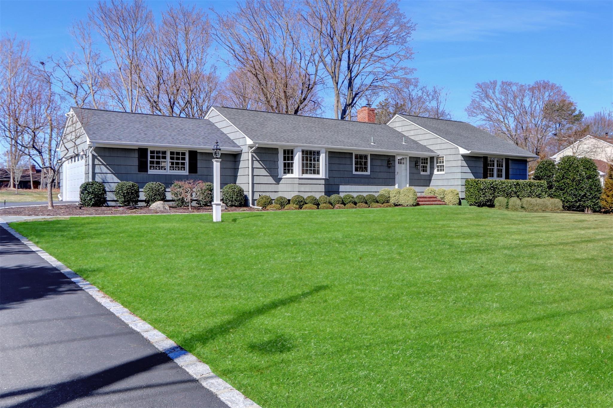 Linda Ln, Setauket, NY 11733