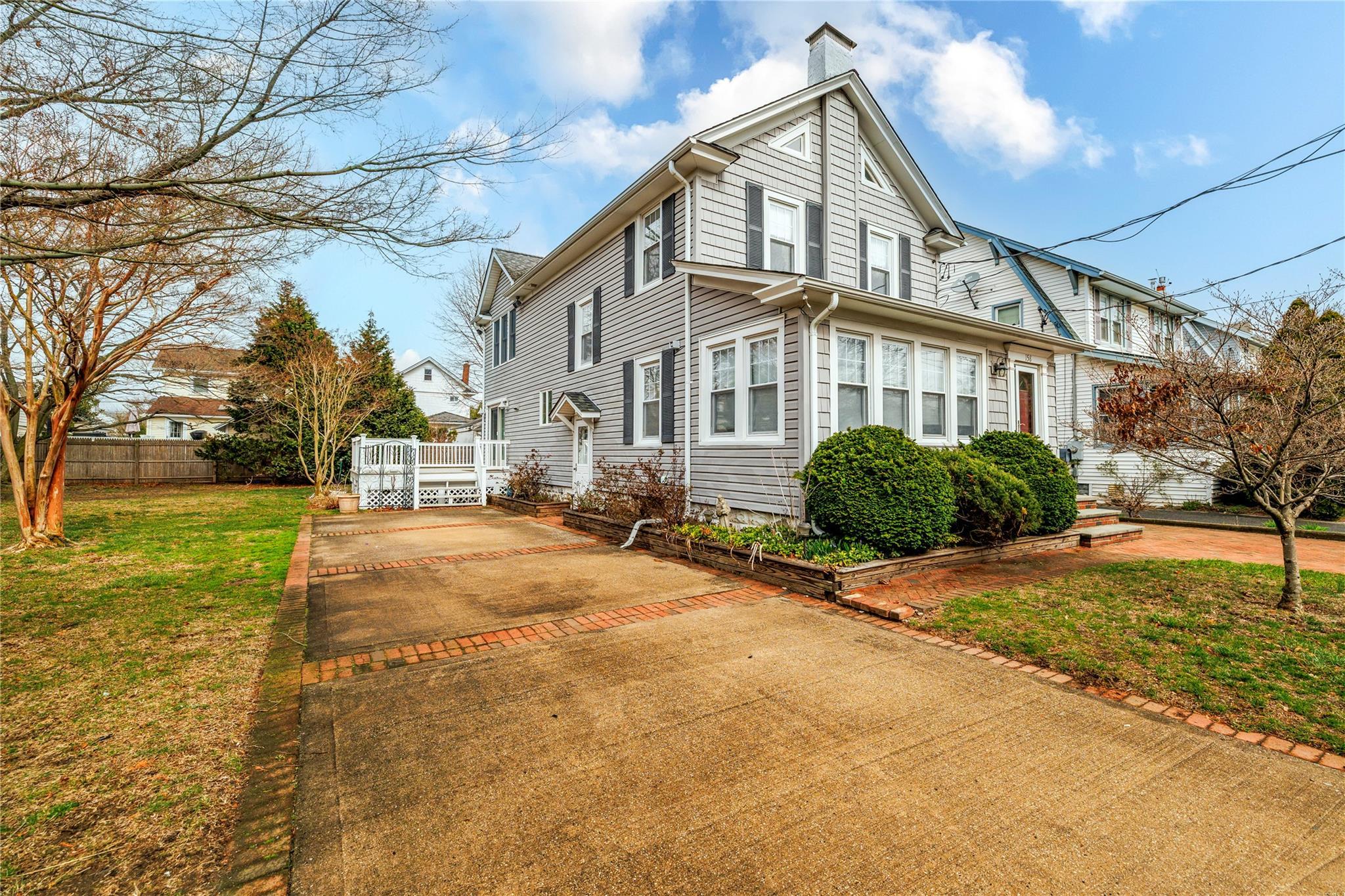 S Forest Ave, Rockville Centre, NY 11570