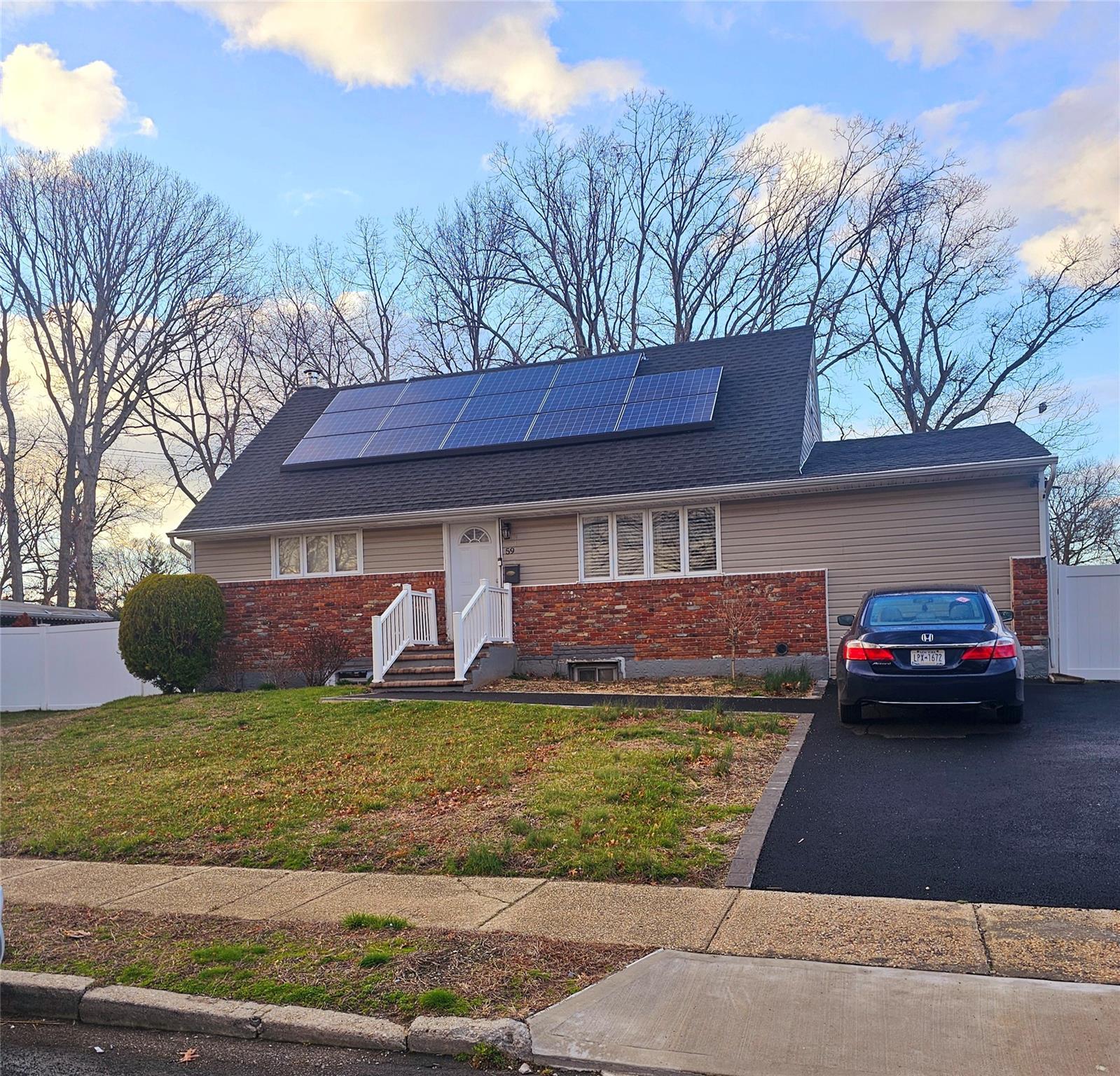 Ronald Dr N, Amityville, NY 11701