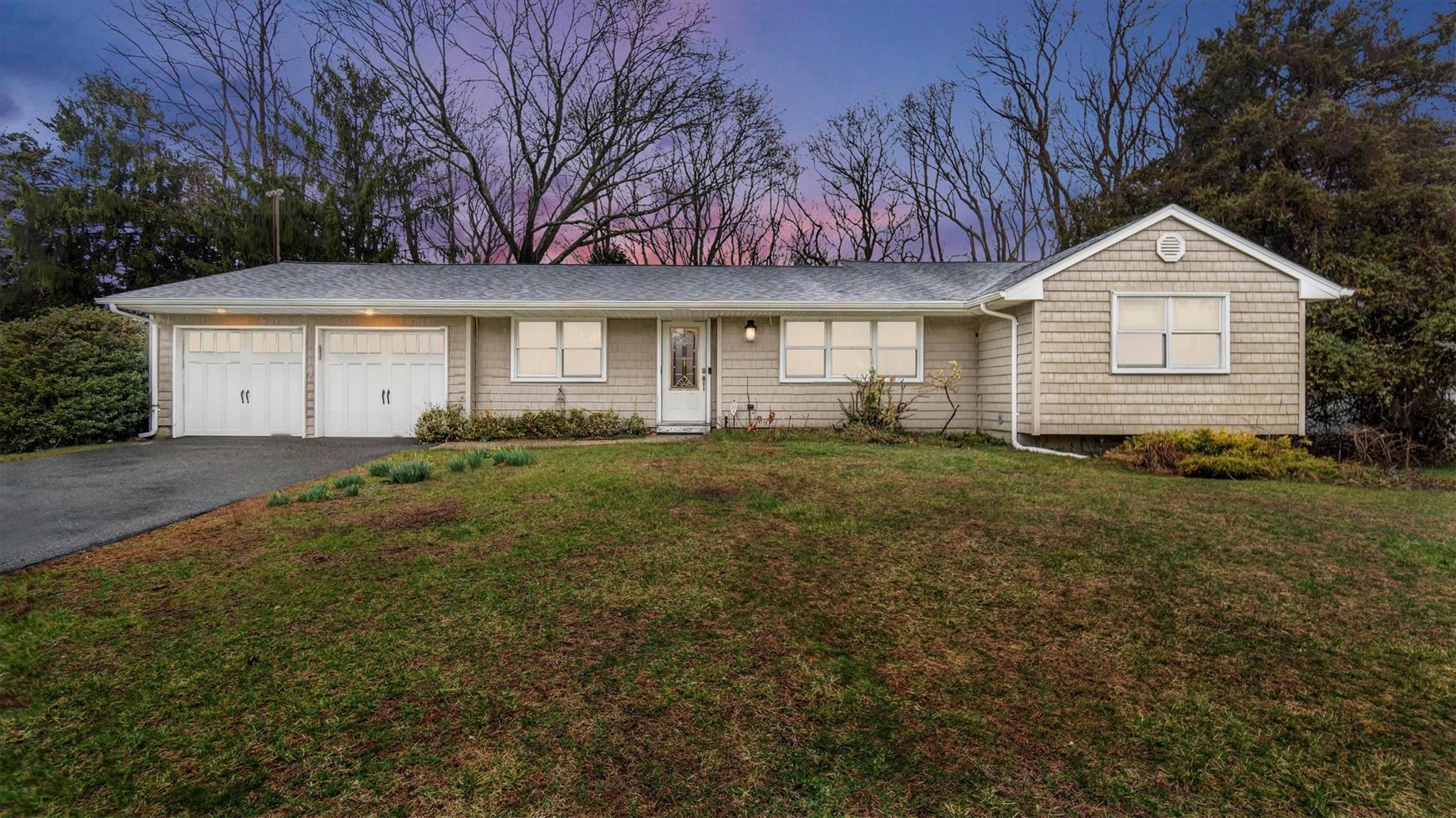 Box Pl, Hauppauge, NY 11788