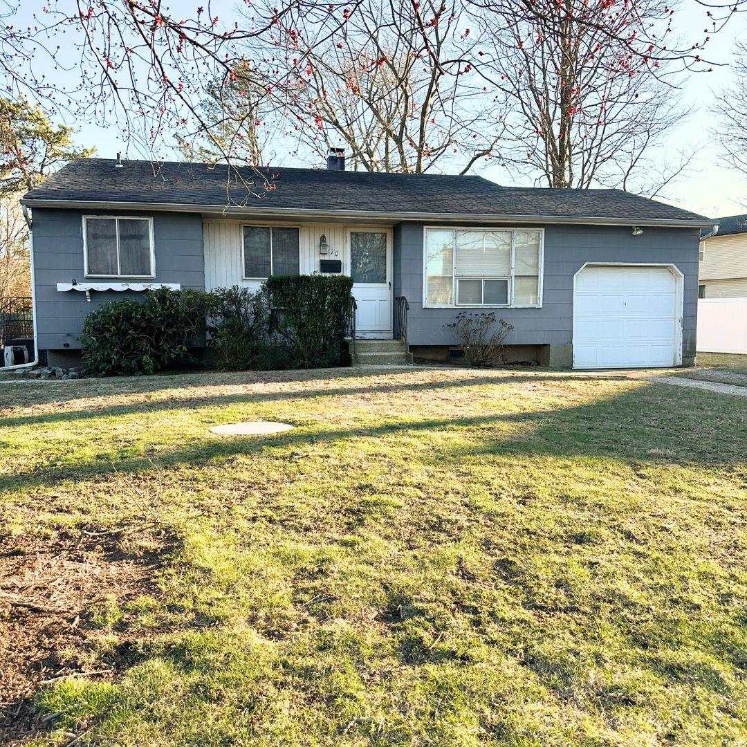 Pelham Dr, Brentwood, NY 11717