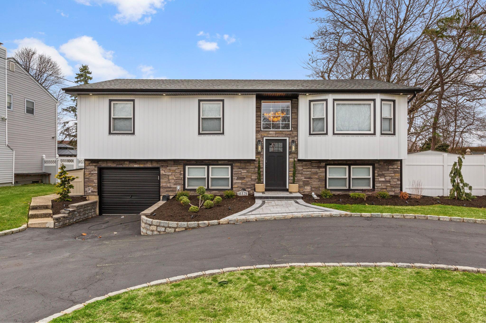 Carlls Path, Deer Park, NY 11729