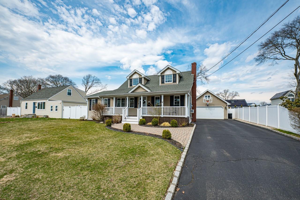 Elaine Dr, Sayville, NY 11782