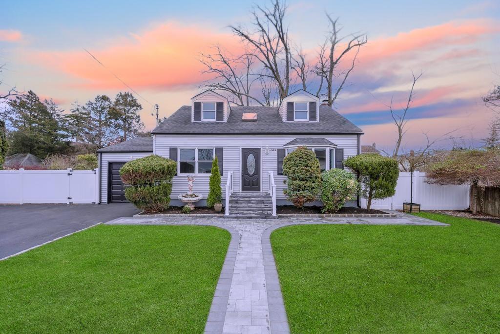 Glendale Rd, West Babylon, NY 11704