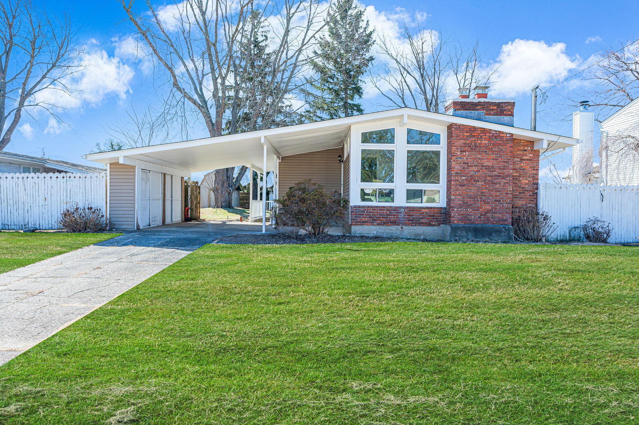 Farner Ave, Selden, NY 11784